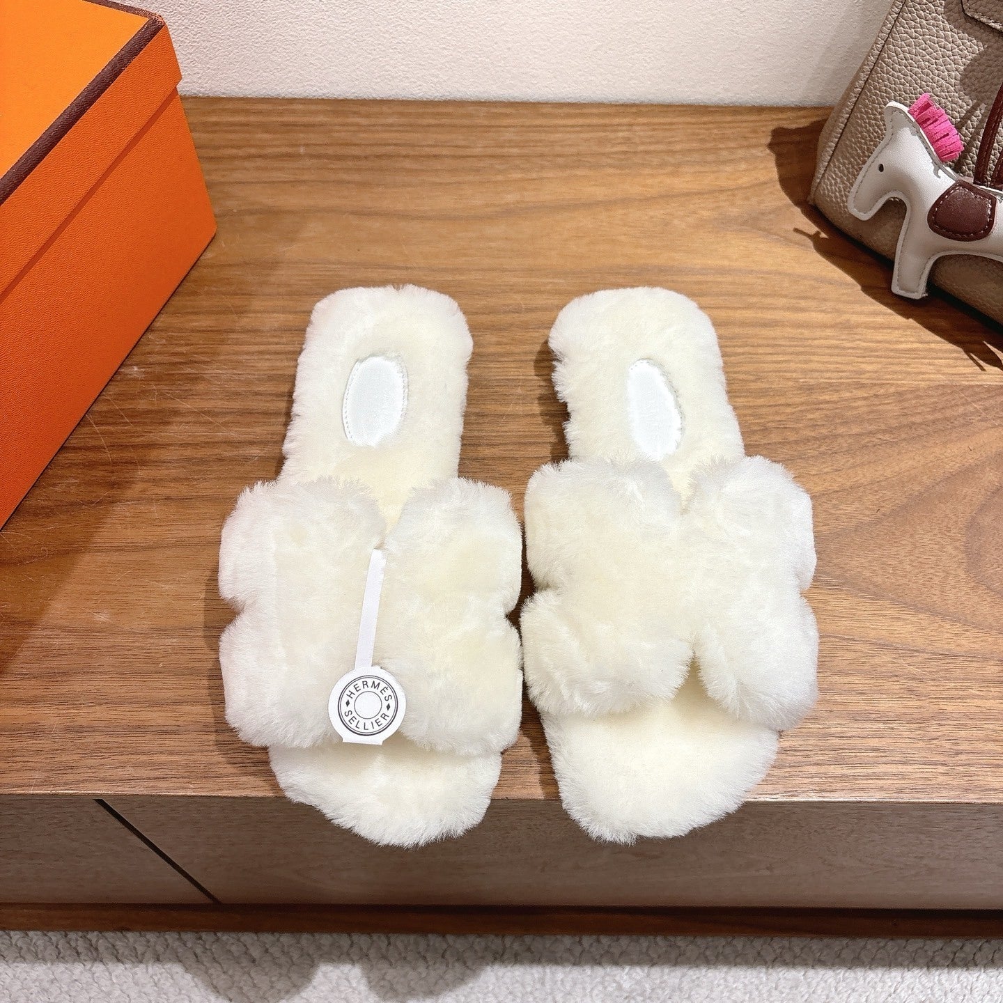 WHITE FAUX FUR SLIDE SLIPPERS