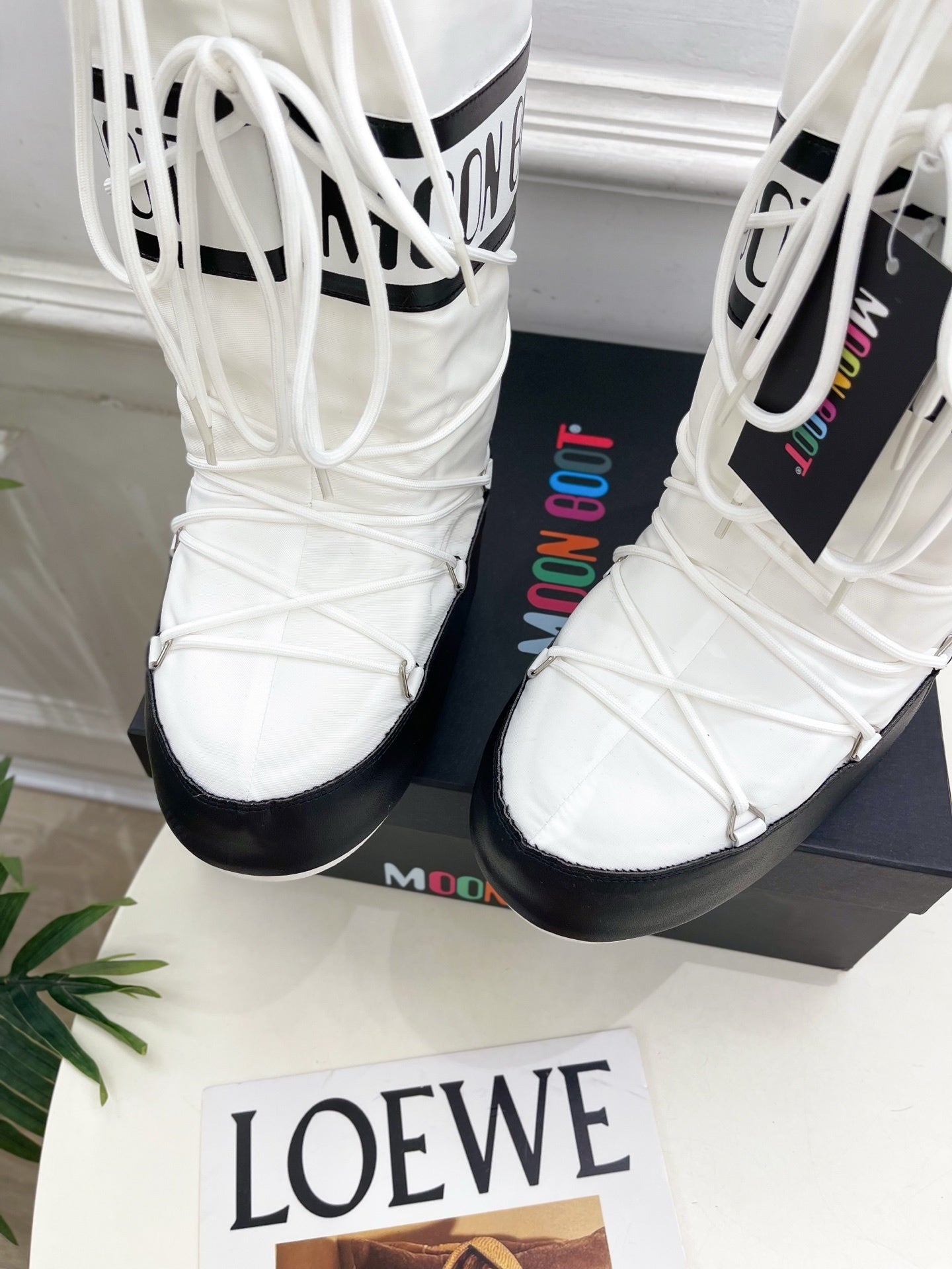 WHITE & BLACK PADDED LACE-UP WINTER BOOTS