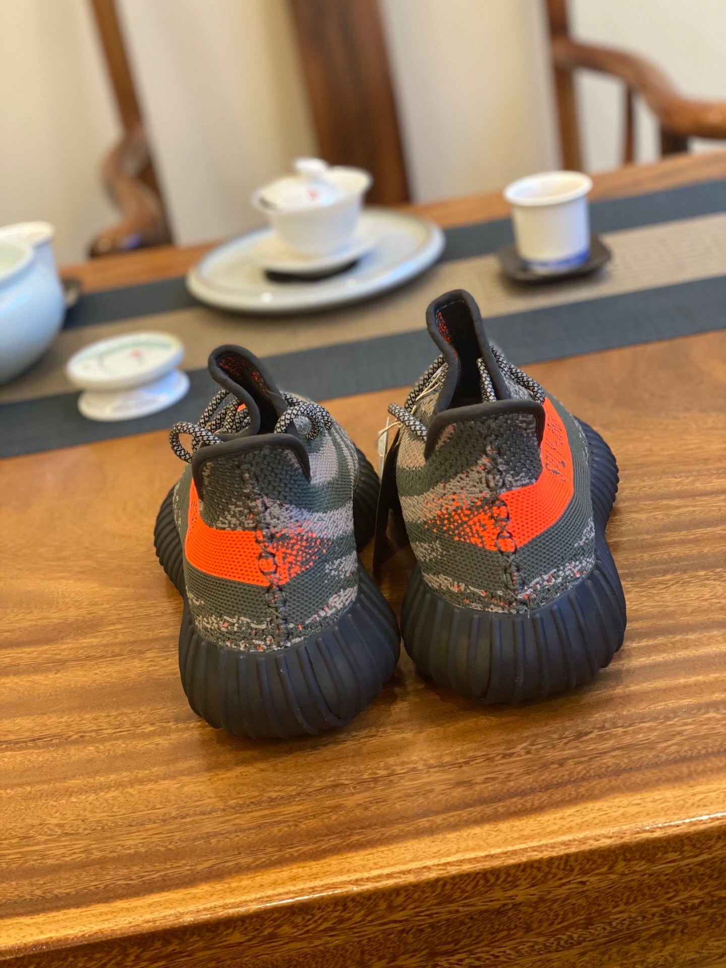 UNISEX BREATHABLE KNIT LOW-TOP SNEAKERS – GREY WITH ORANGE STRIPE