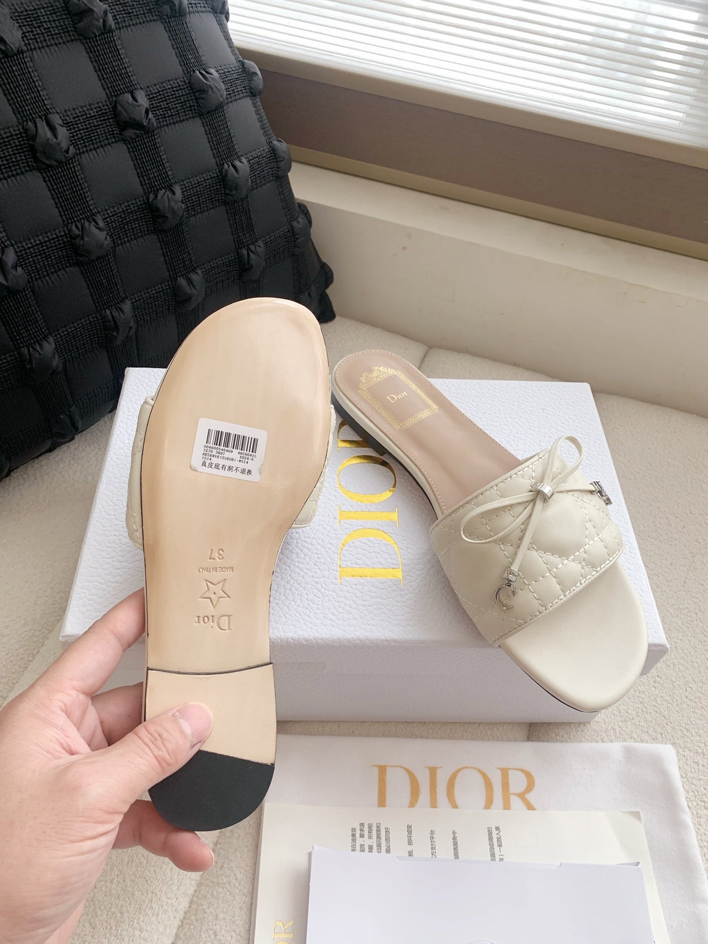 CREAM QUILTED BOW SLIDE SANDALS