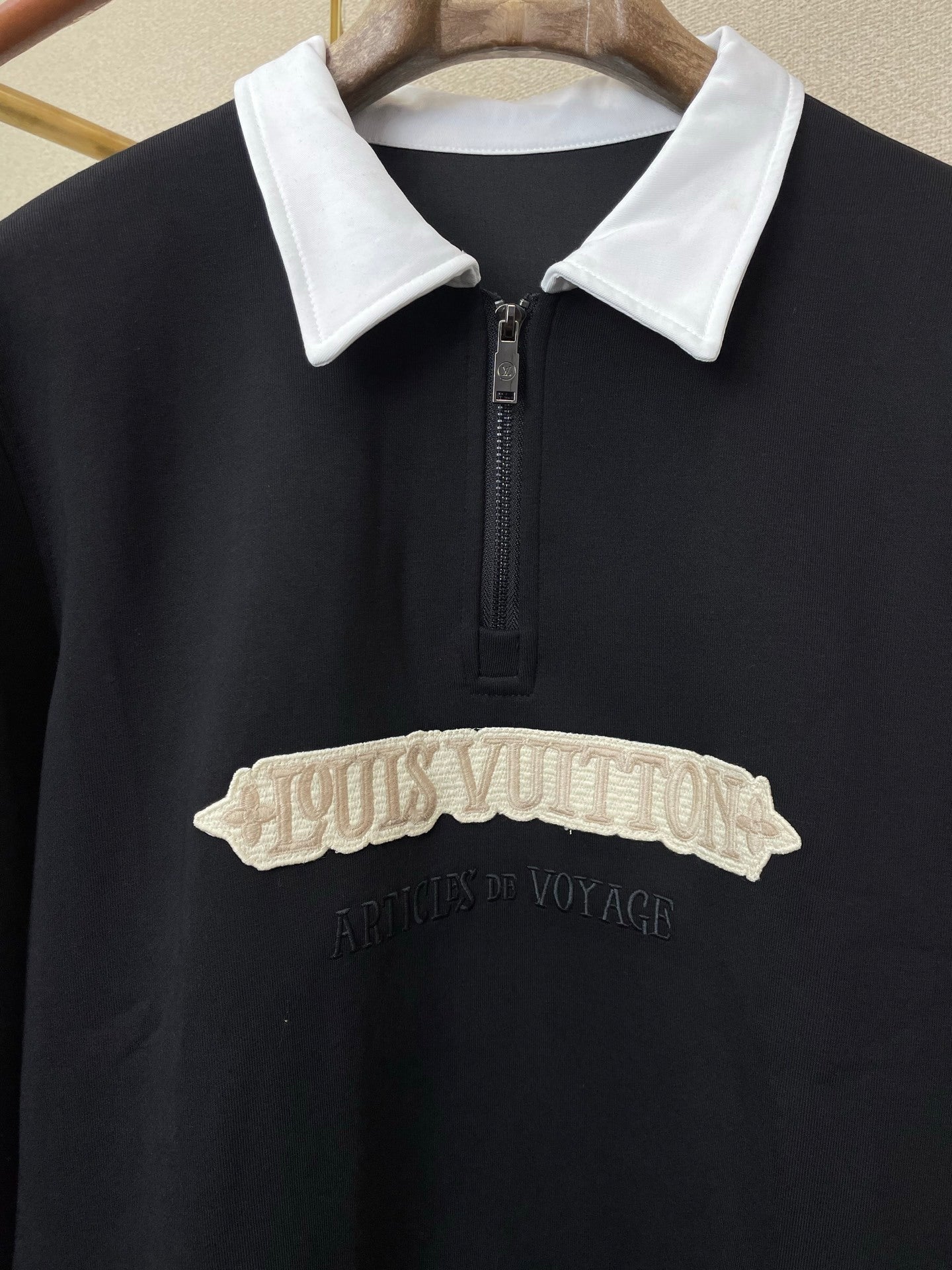 TWO-PIECE ZIP COLLAR SWEAT SET WITH CONTRAST DETAILS