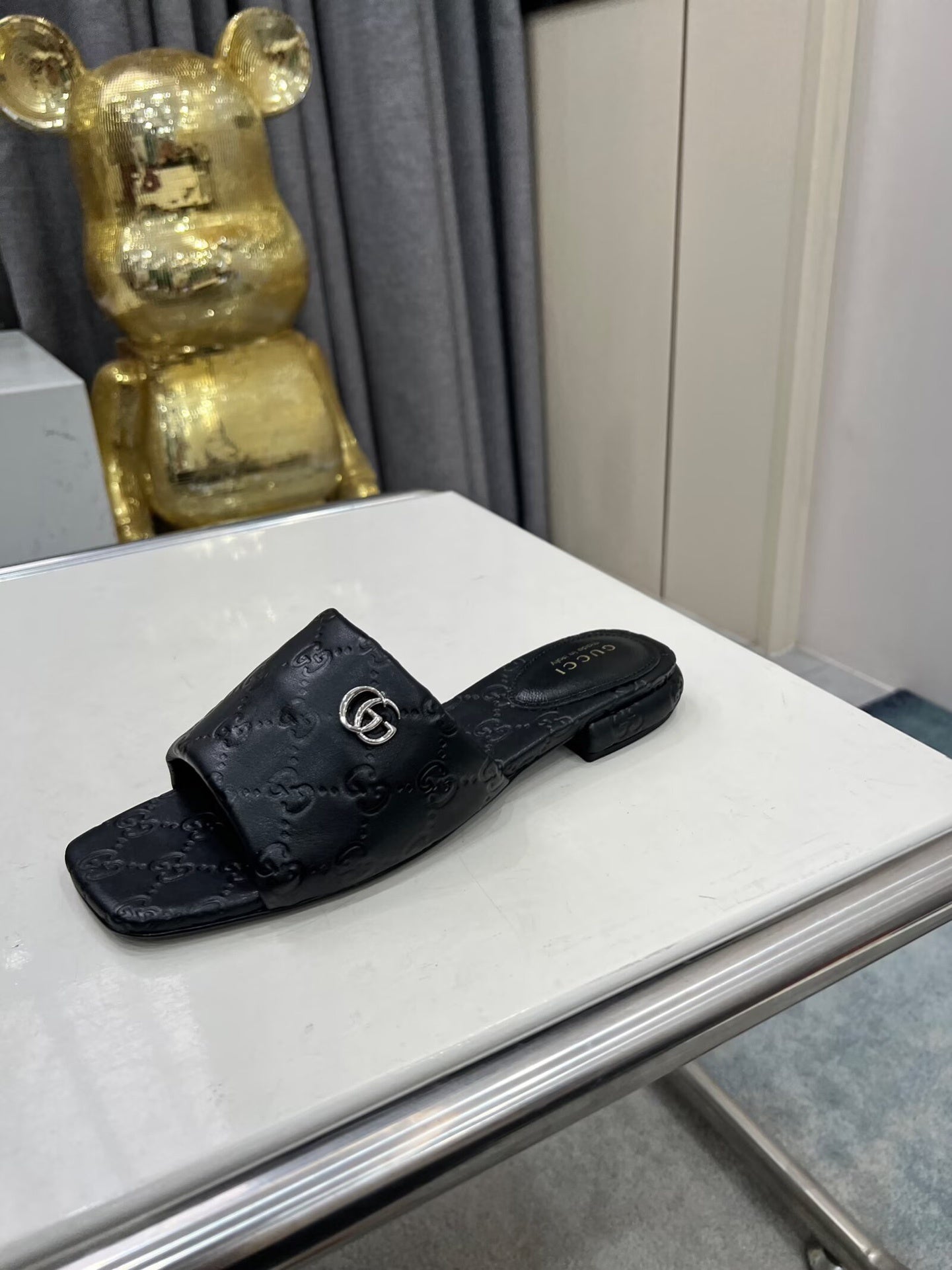 BLACK EMBOSSED LOGO SLIDE SANDALS WITH METAL DETAIL