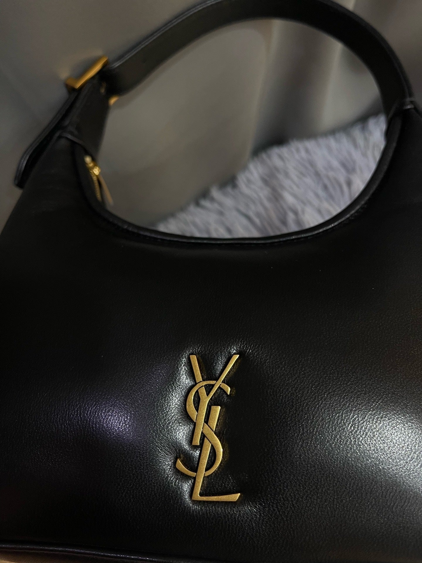 MINIMAL LEATHER SHOULDER BAG