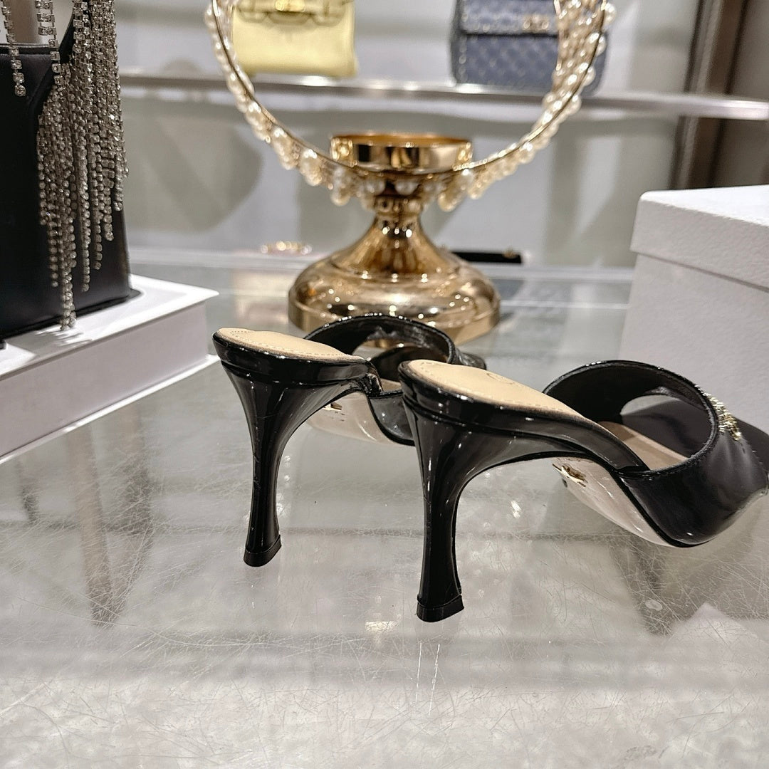 BLACK PATENT SQUARE-TOE MULE HEELS