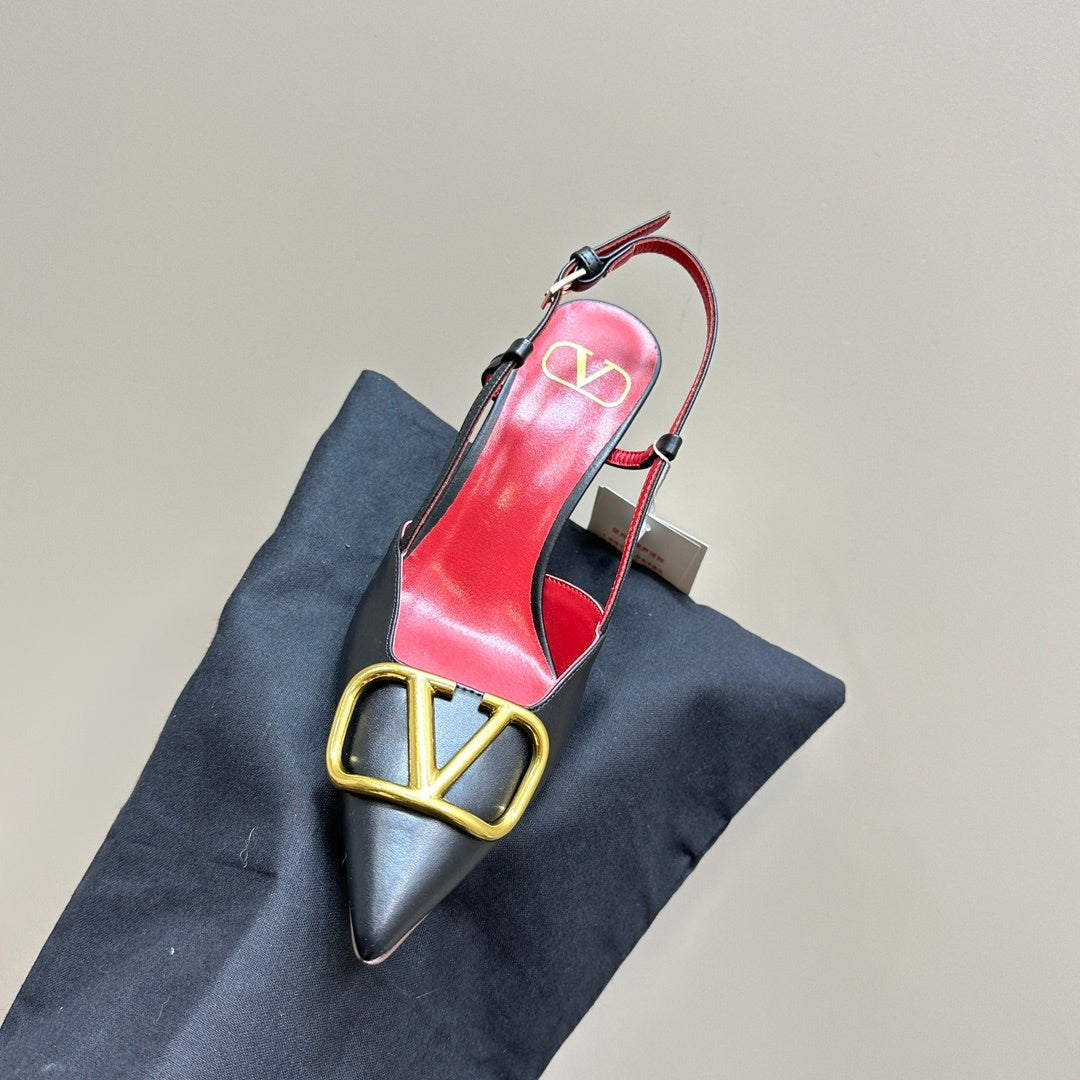 POINTED TOE SLINGBACK HEELS – BLACK WITH GOLD LOGO DETAIL