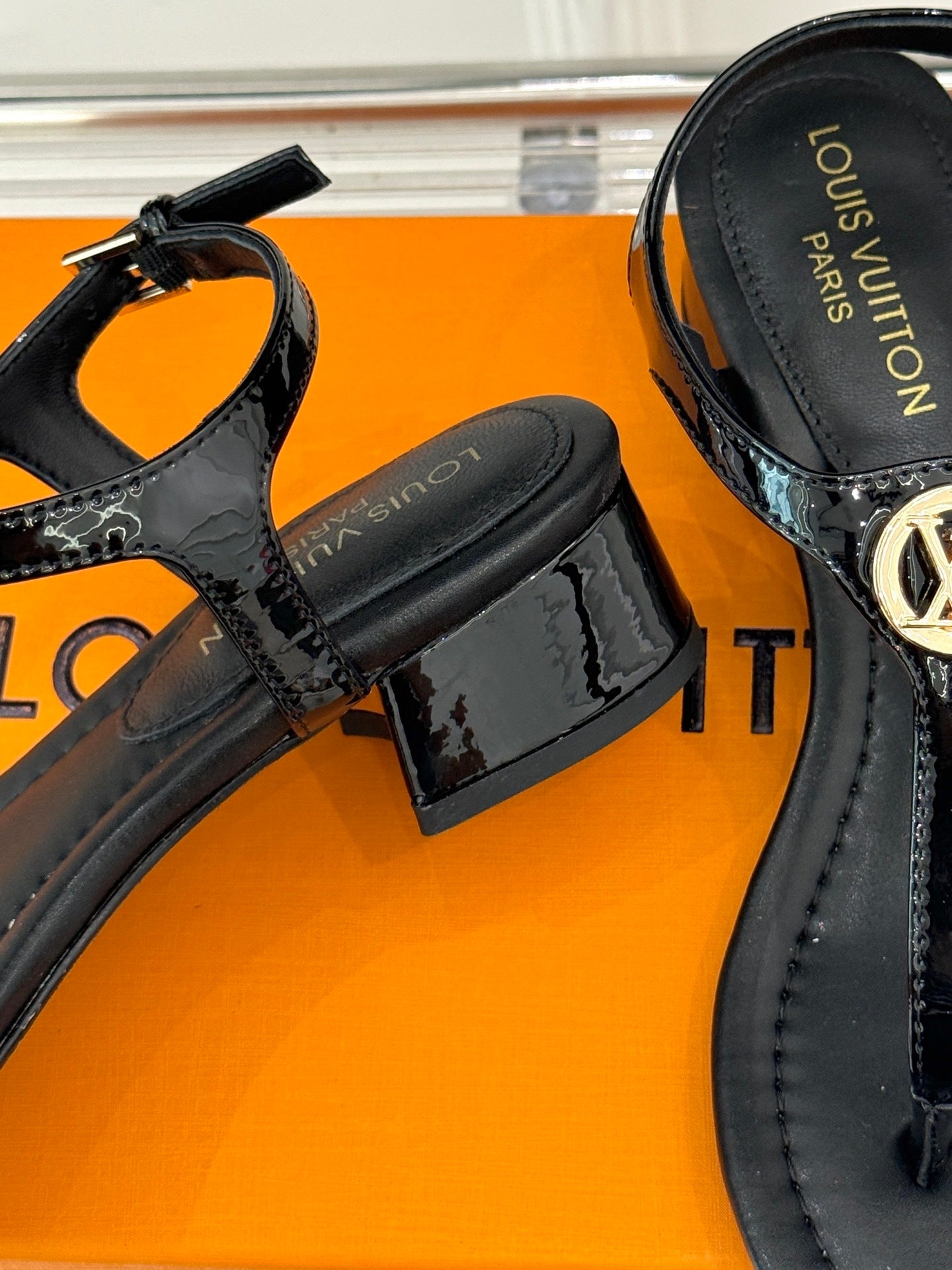 PATENT T-STRAP MEDALLION SANDALS – BLACK
