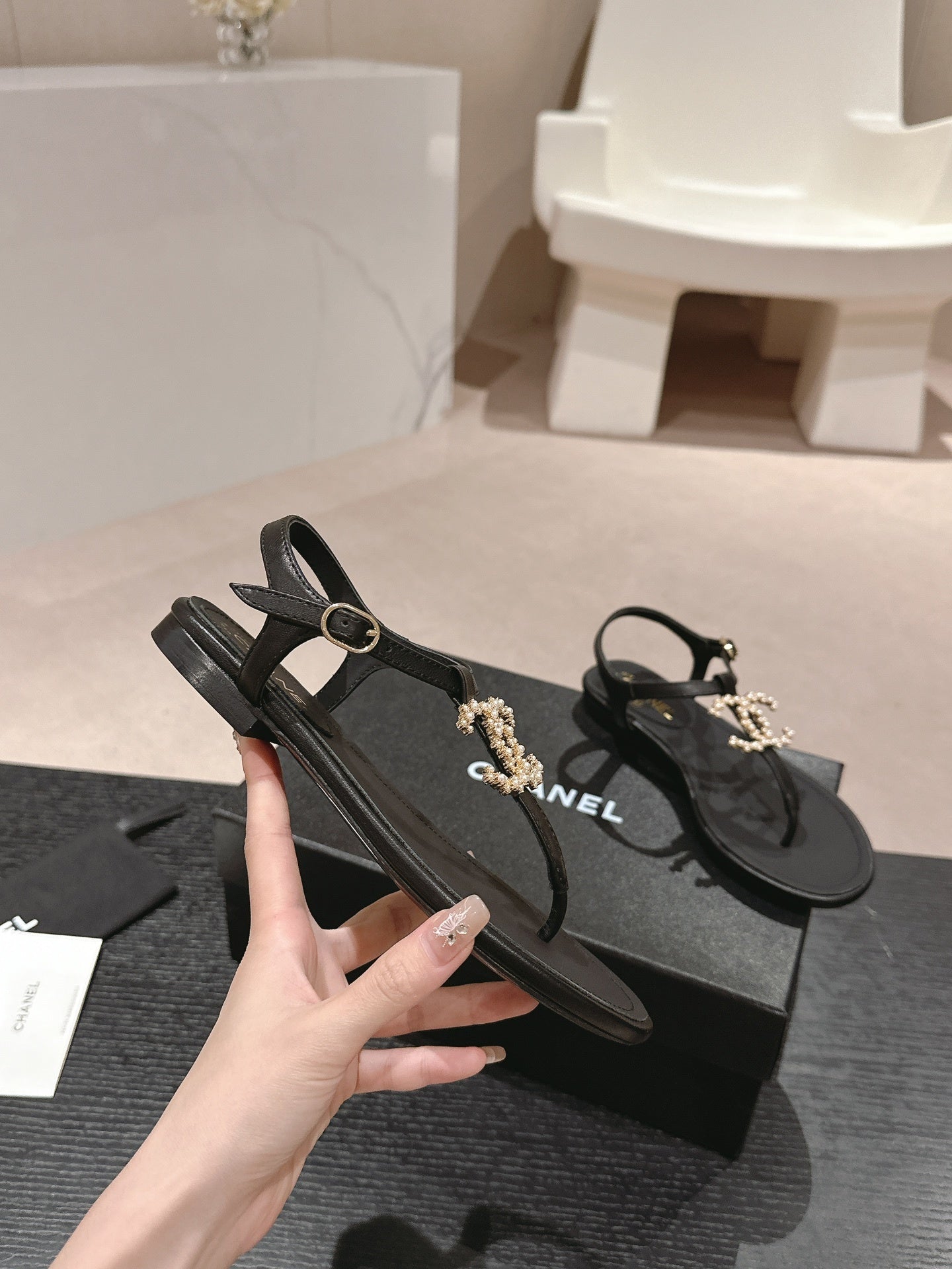 BLACK STRAP SANDALS