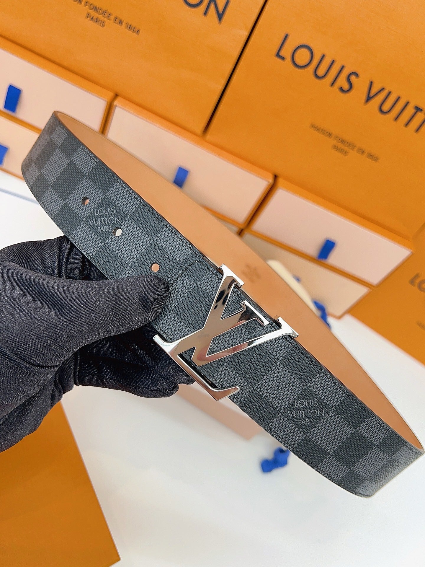 CHECKERED LEATHER BELT – SILVER BUCKLE STYLE