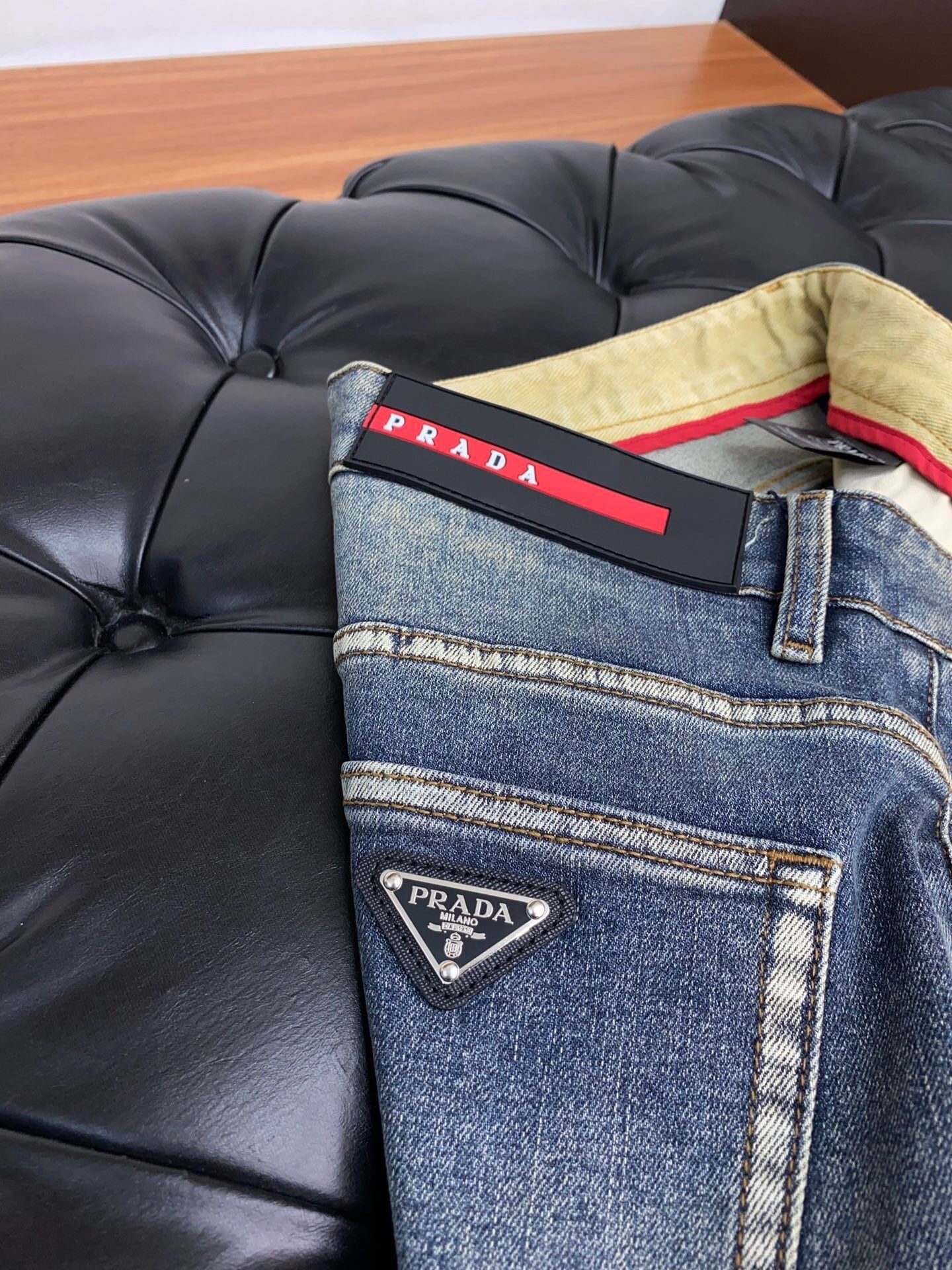VINTAGE WASH LOGO PLAQUE DENIM JEANS