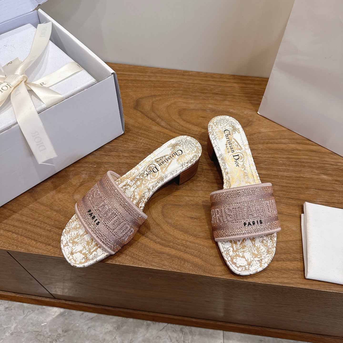 ROSE GOLD TOILE LOGO SLIDE SANDALS