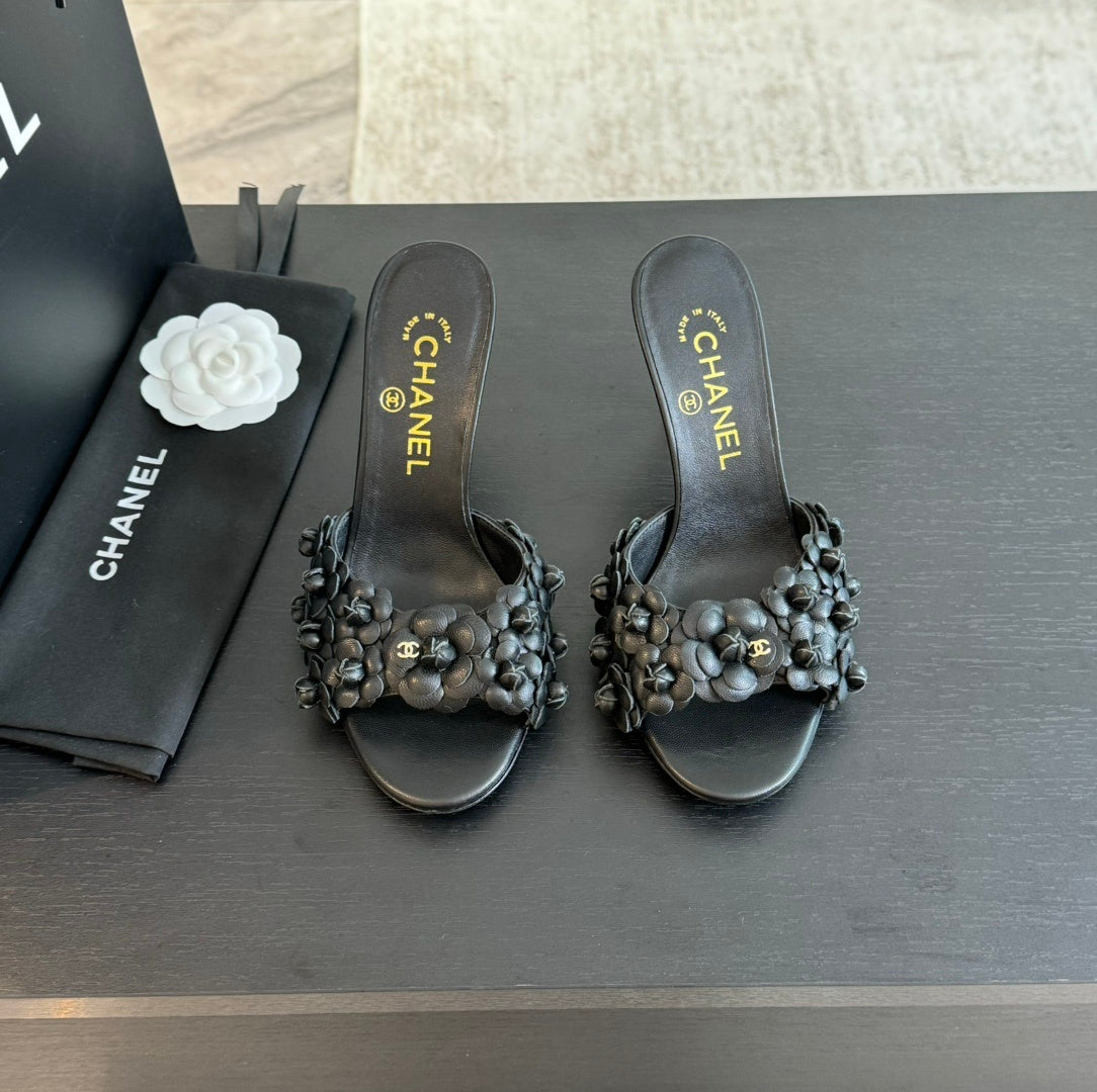 FLORAL BLACK HEELS