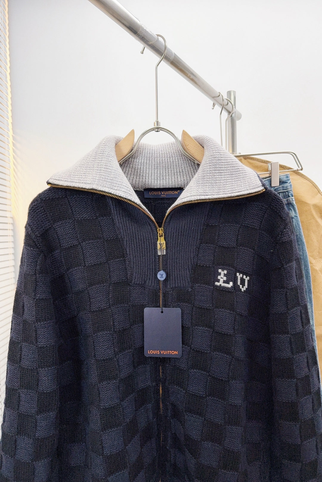 ZIP-UP TEXTURED KNIT JACKET WITH CONTRAST COLLAR