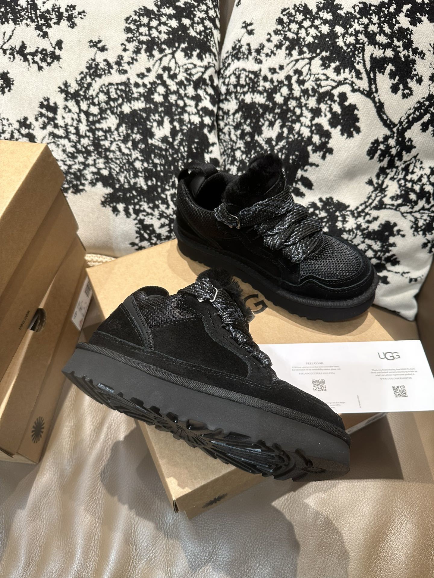 COZY PLATFORM SNEAKERS – BLACK