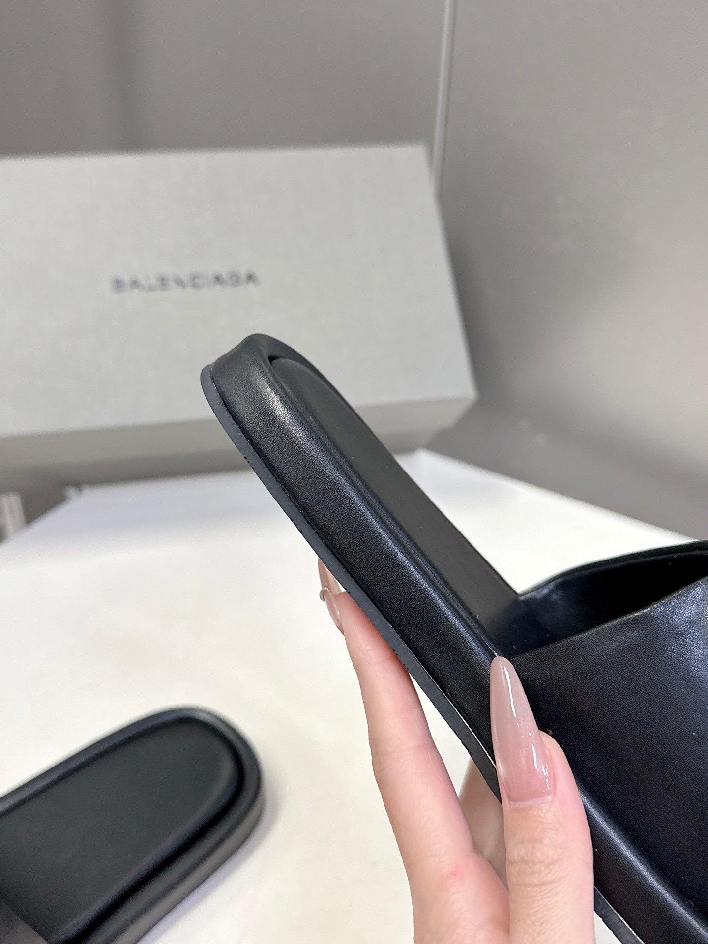 BLACK LOGO SLIDE SANDALS