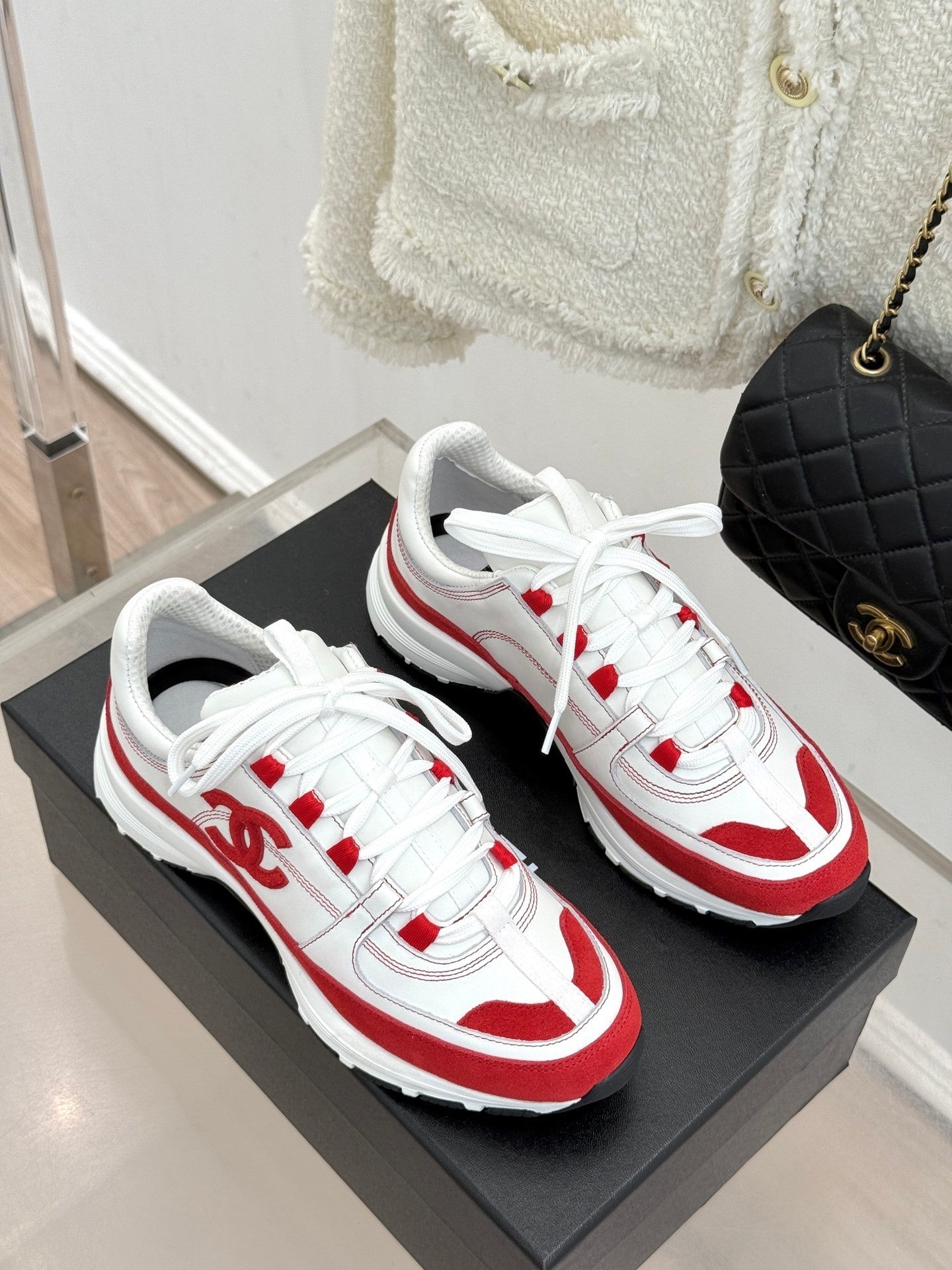 WHITE RED LOW-TOP SNEAKERS