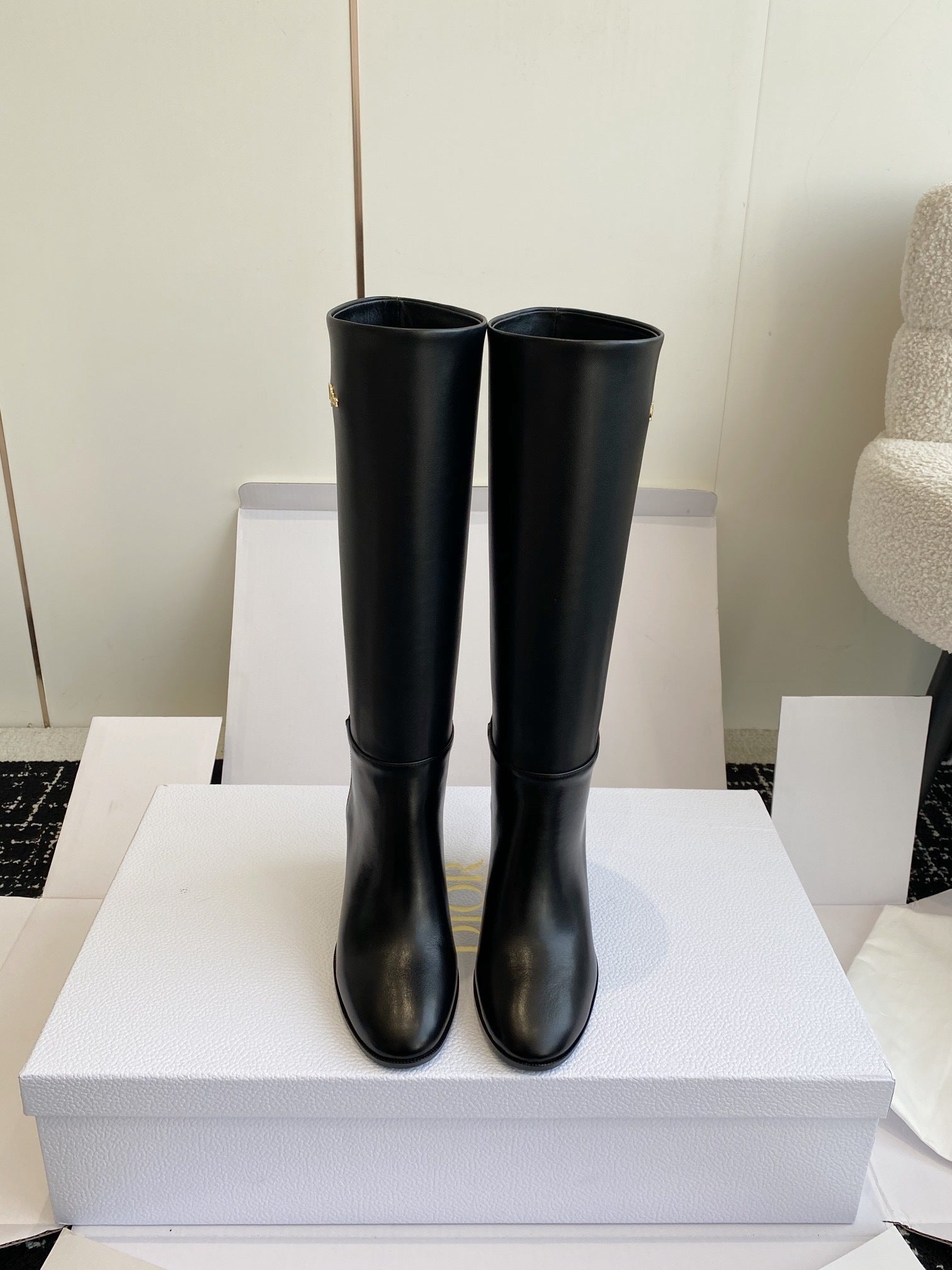 BLACK LEATHER KNEE-HIGH BLOCK HEEL BOOTS