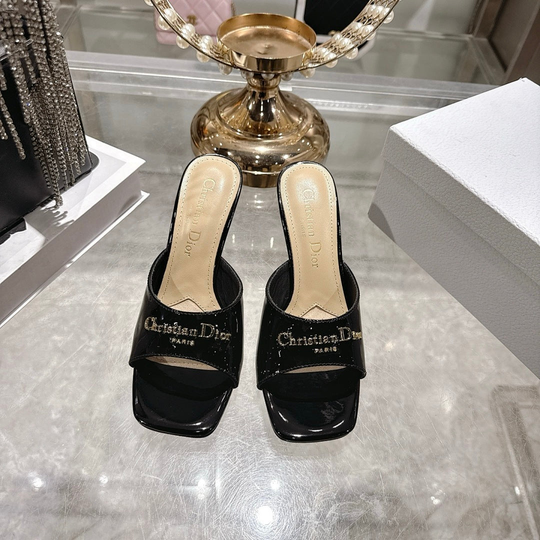 BLACK PATENT SQUARE-TOE MULE HEELS