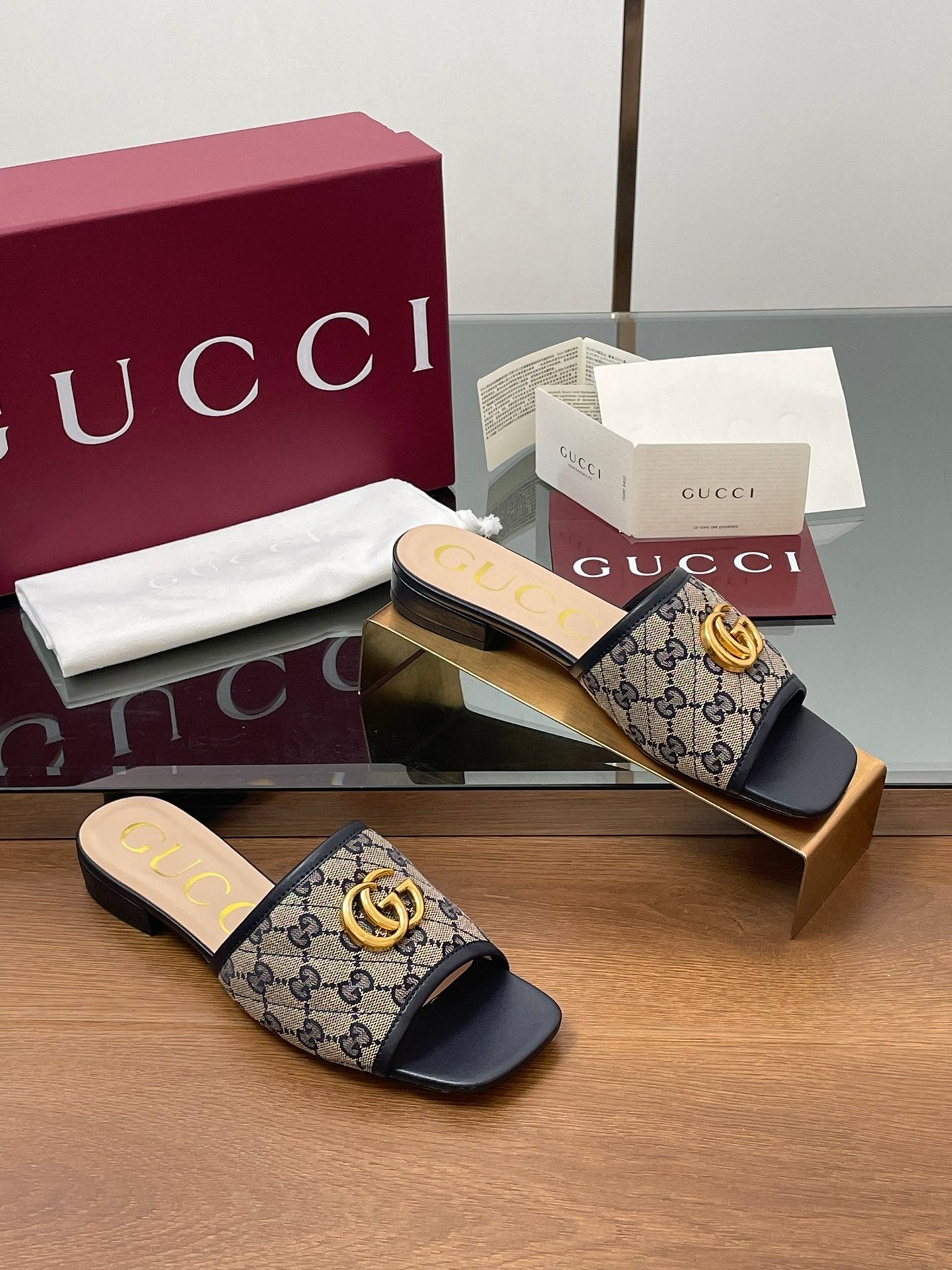 MONOGRAM FLAT LOGO SLIDES
