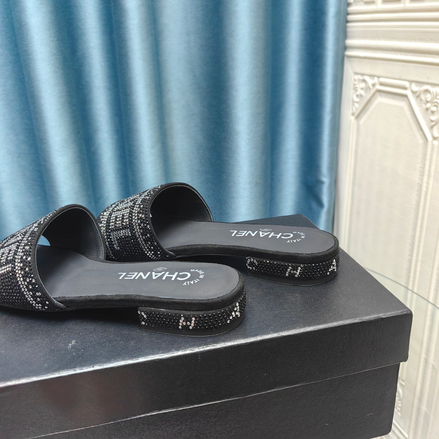BLACK CRYSTAL SLIDES