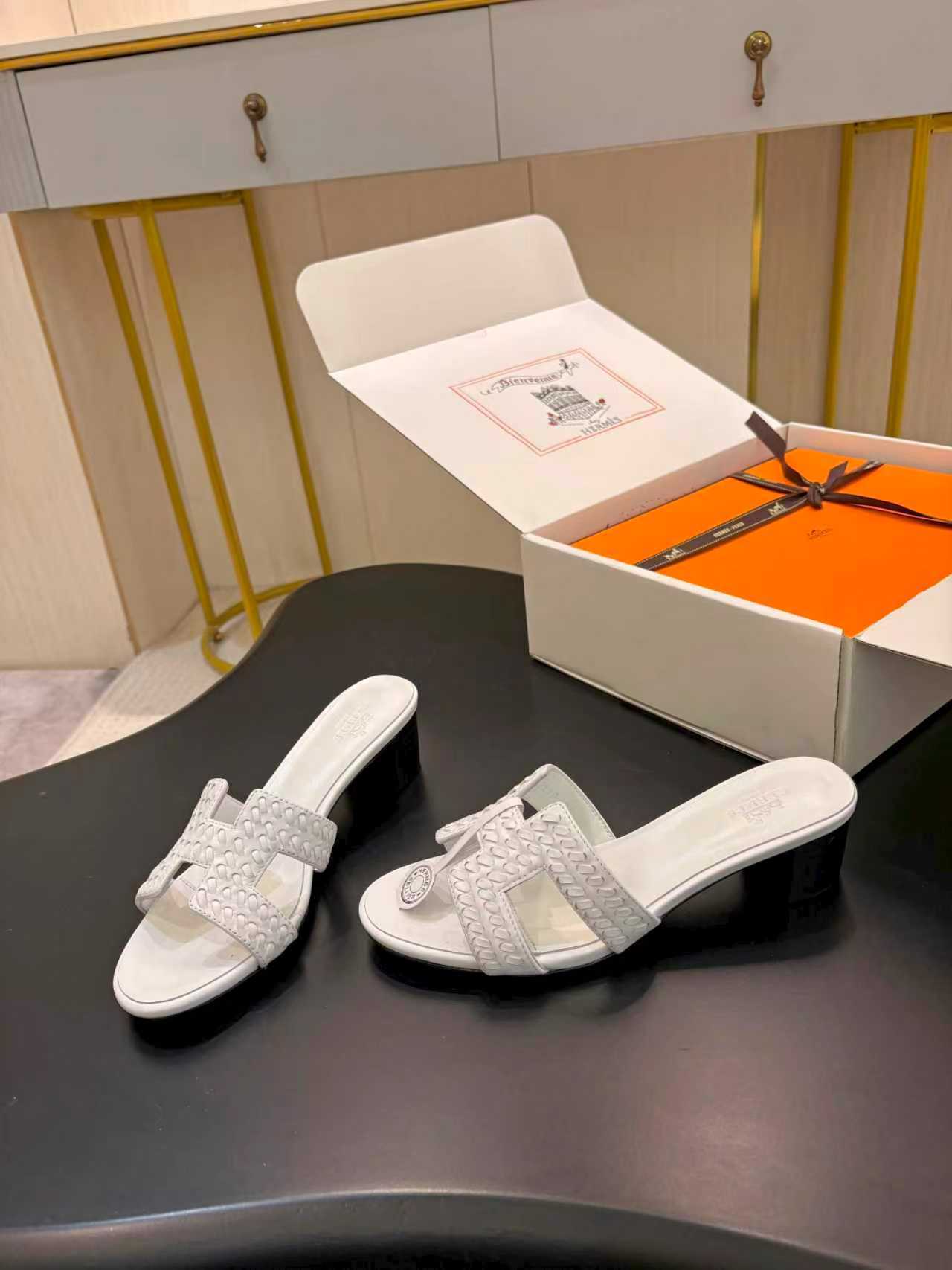 WHITE LEATHER HEELED SLIDE SANDALS