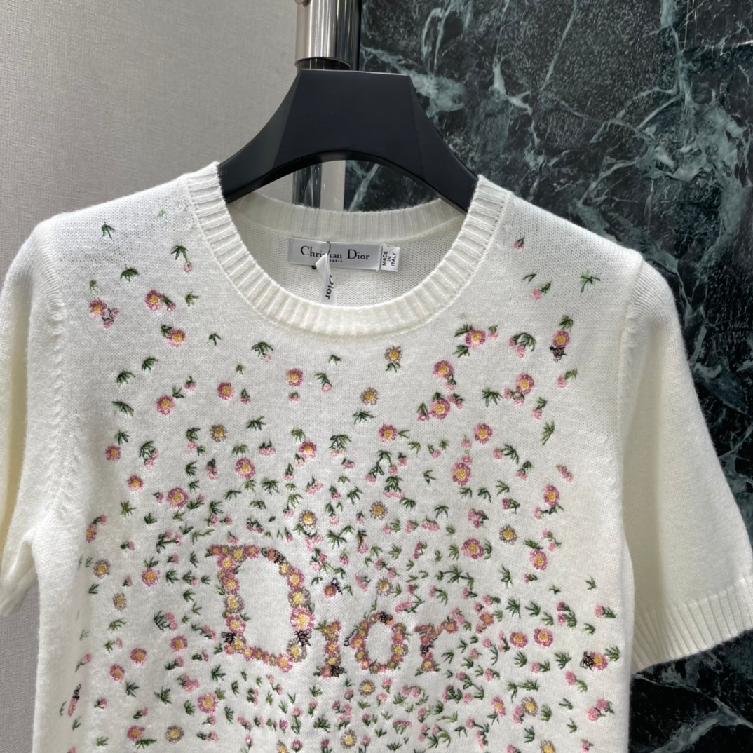 FLORAL EMBROIDERED KNIT TOP