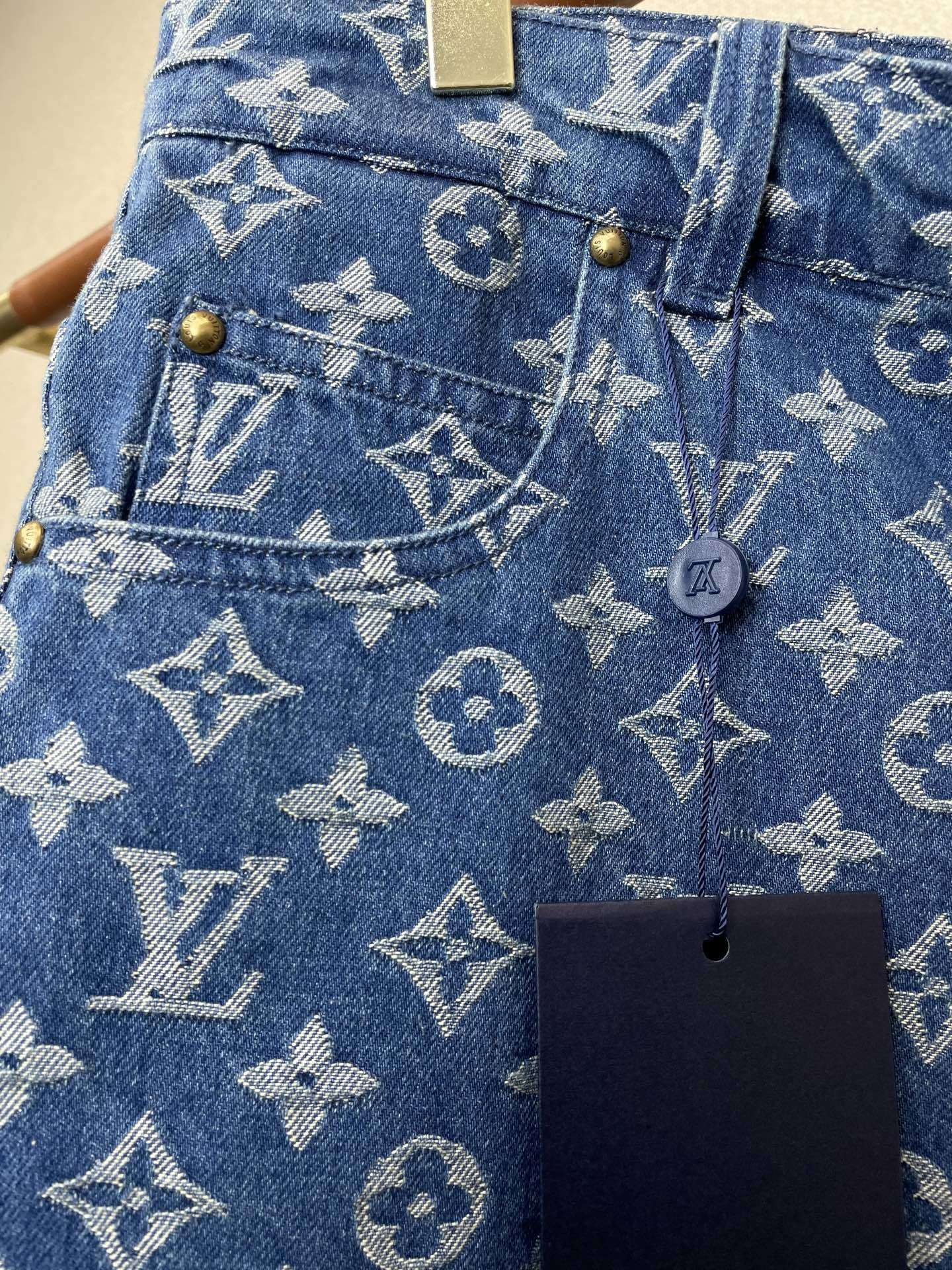 Set aus Kurzarmhemd mit Jeansprint und passender Shorts