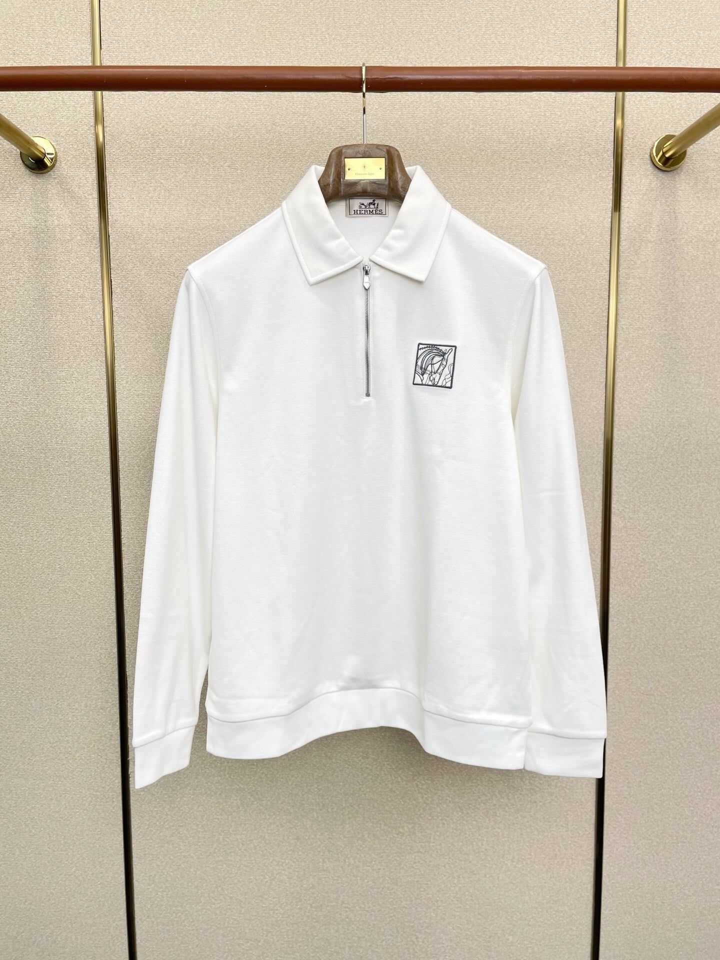 HALF ZIP COLLARED SWEATSHIRT WITH EMBROIDERED DETAIL