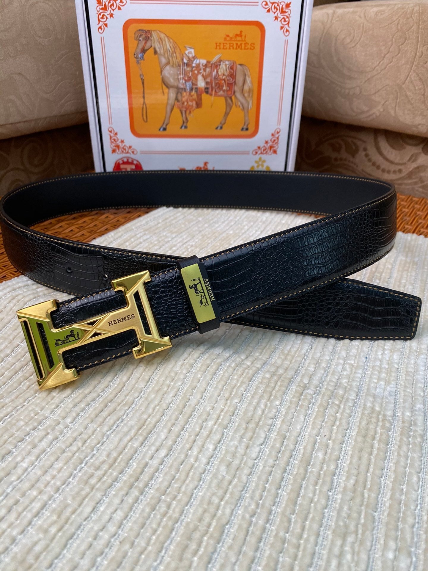 TEXTURED LEATHER BELT – GOLD BUCKLE EDITION