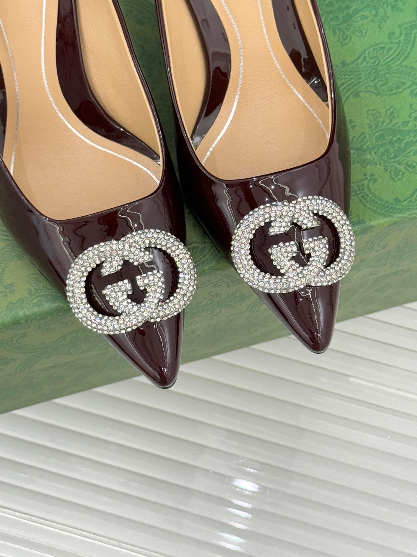 PATENT LEATHER CRYSTAL LOGO POINTED-TOE PUMPS