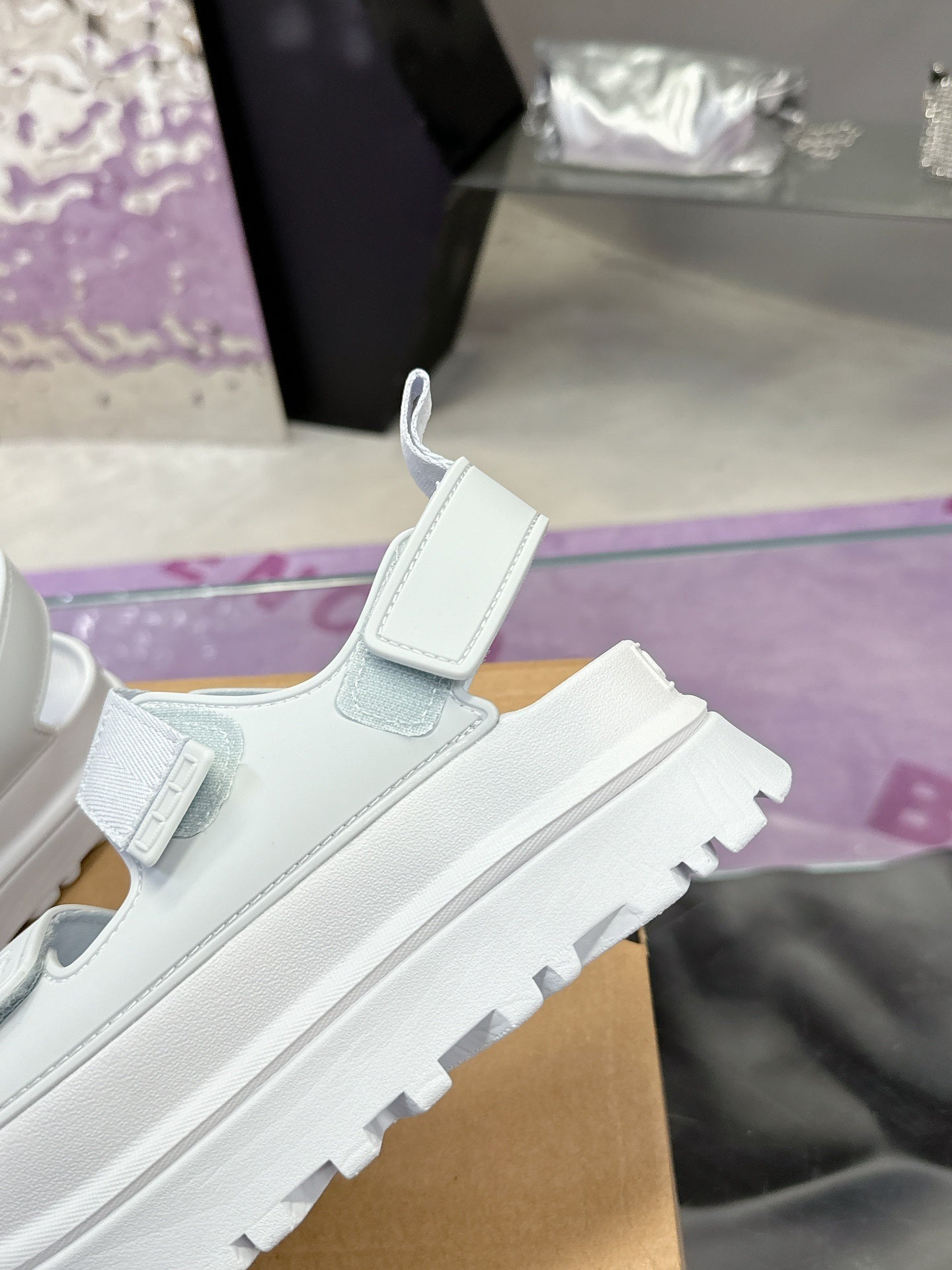 PLATEAU-SANDALEN – WEISS