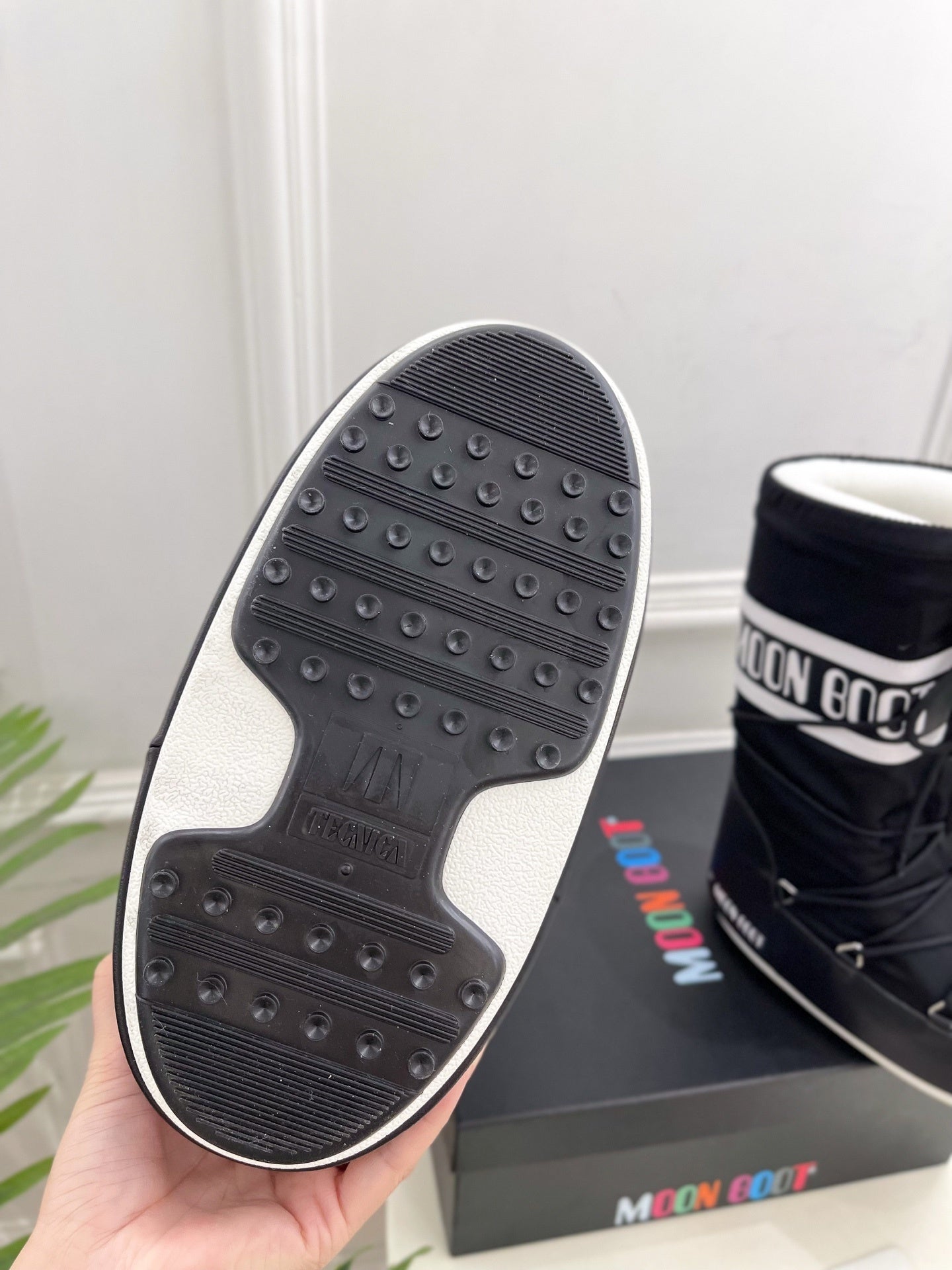 BLACK PADDED LACE-UP WINTER BOOTS