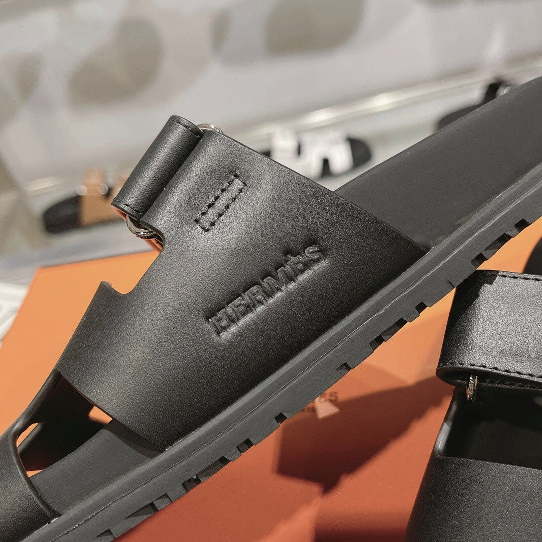 BLACK ADJUSTABLE STRAP SLIDE SANDALS