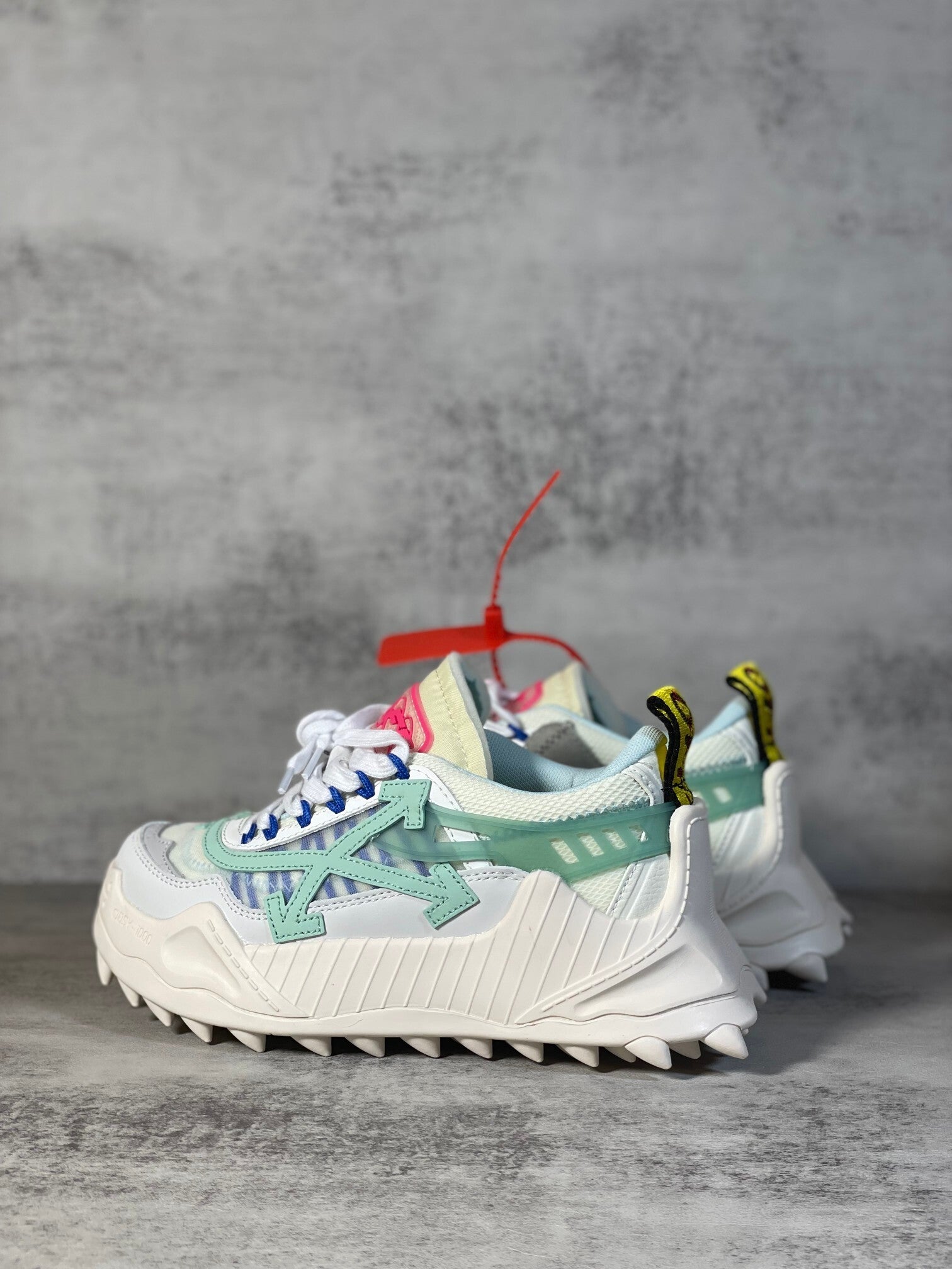 MODERN COMFORT SNEAKERS WITH BOLD TEXTURED BASE