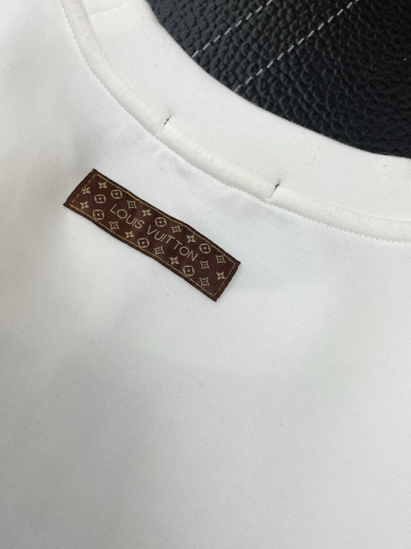 CREWNECK SWEATSHIRT WITH BOLD ABSTRACT GRAPHIC