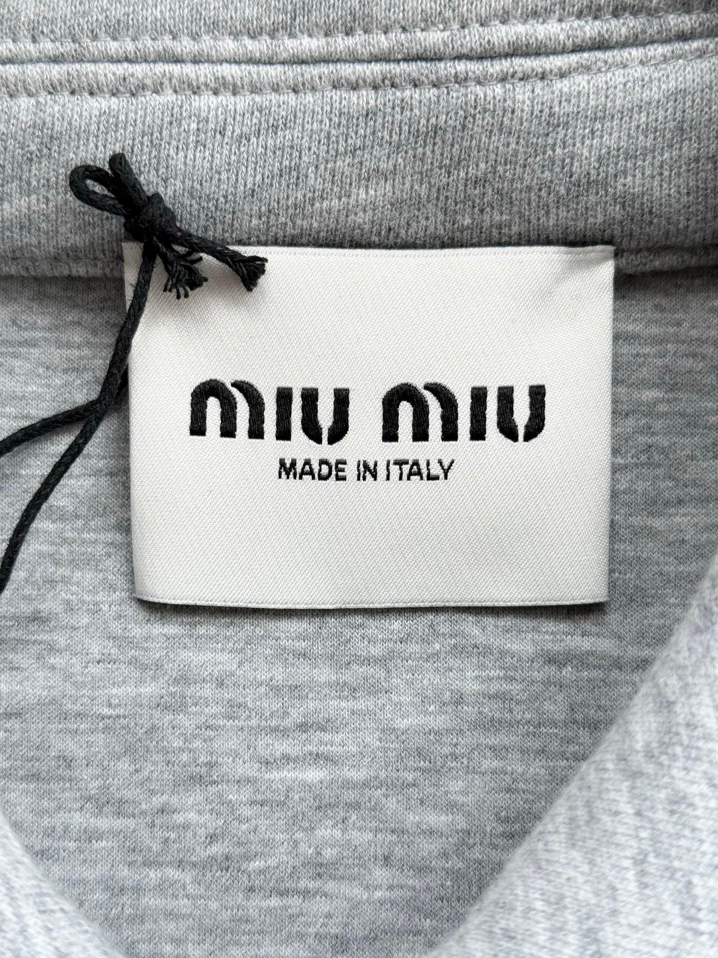 ZIP-UP COLLARED SWEATSHIRT
