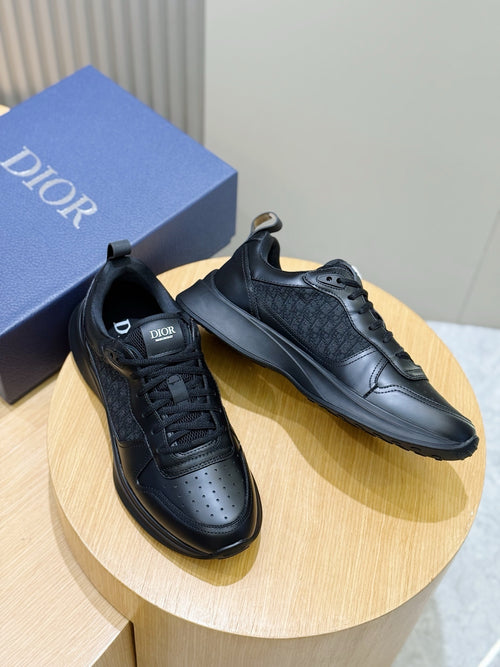 ALL-BLACK LEATHER PANEL SNEAKERS