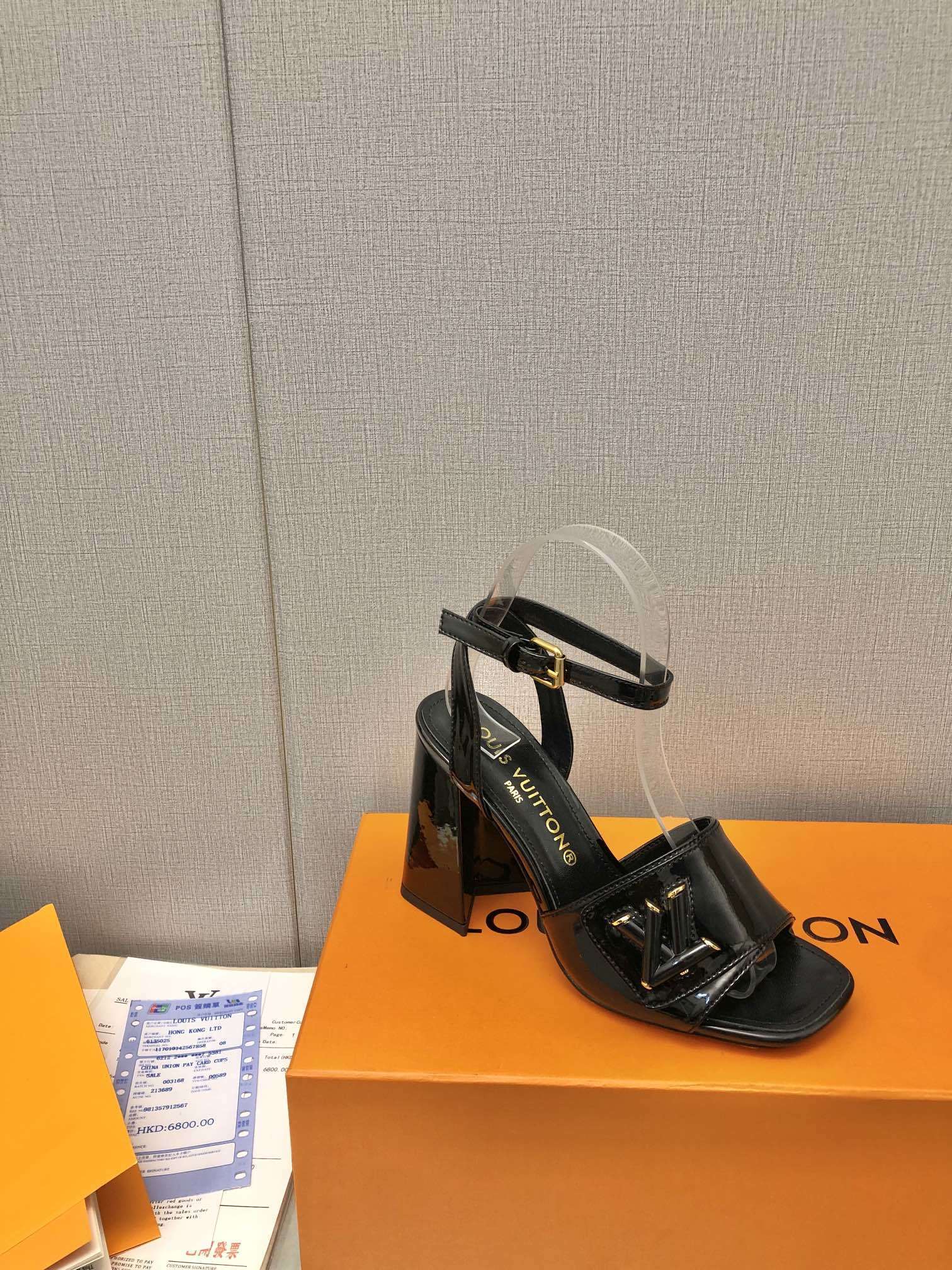 PATENT STRAP BLOCK HEEL SANDALS
