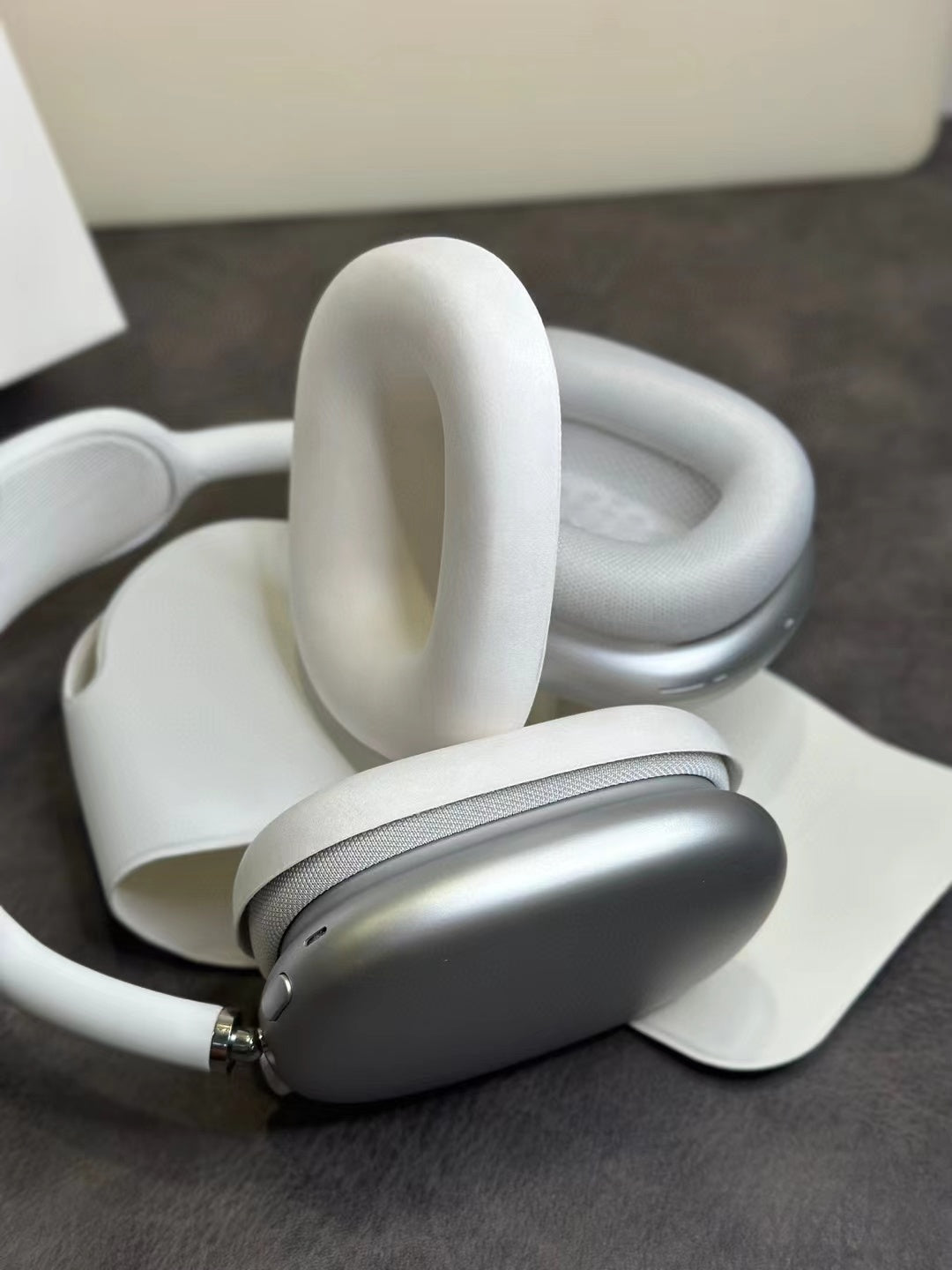 WIRELESS OVER-EAR NOISE CANCELLING HEADPHONES