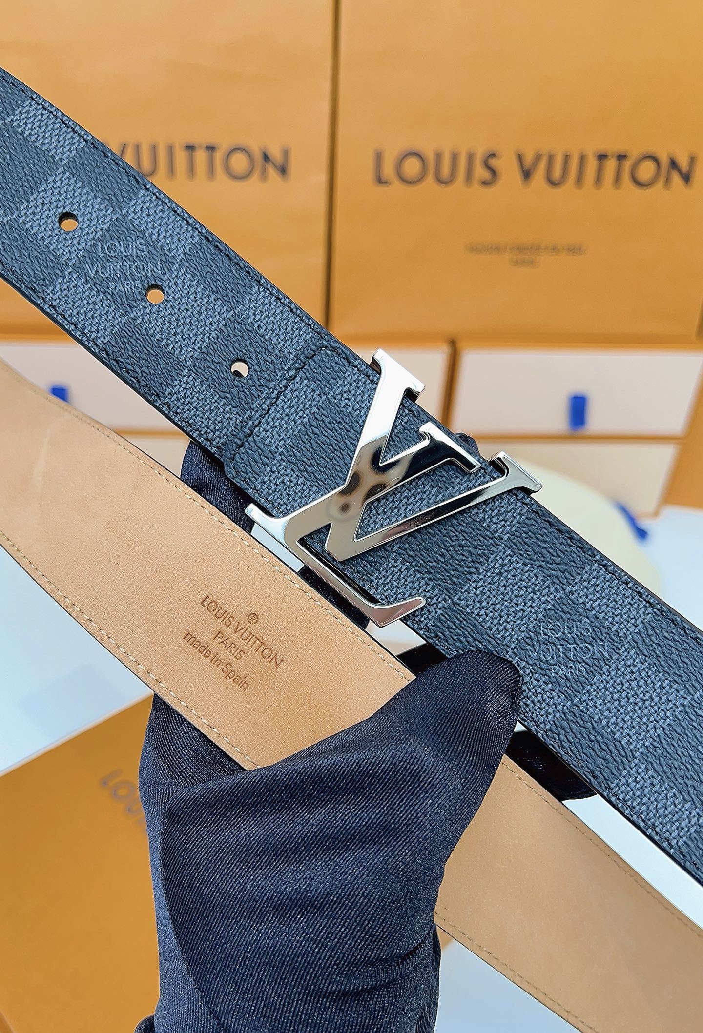 CHECKERED LEATHER BELT – SILVER BUCKLE STYLE