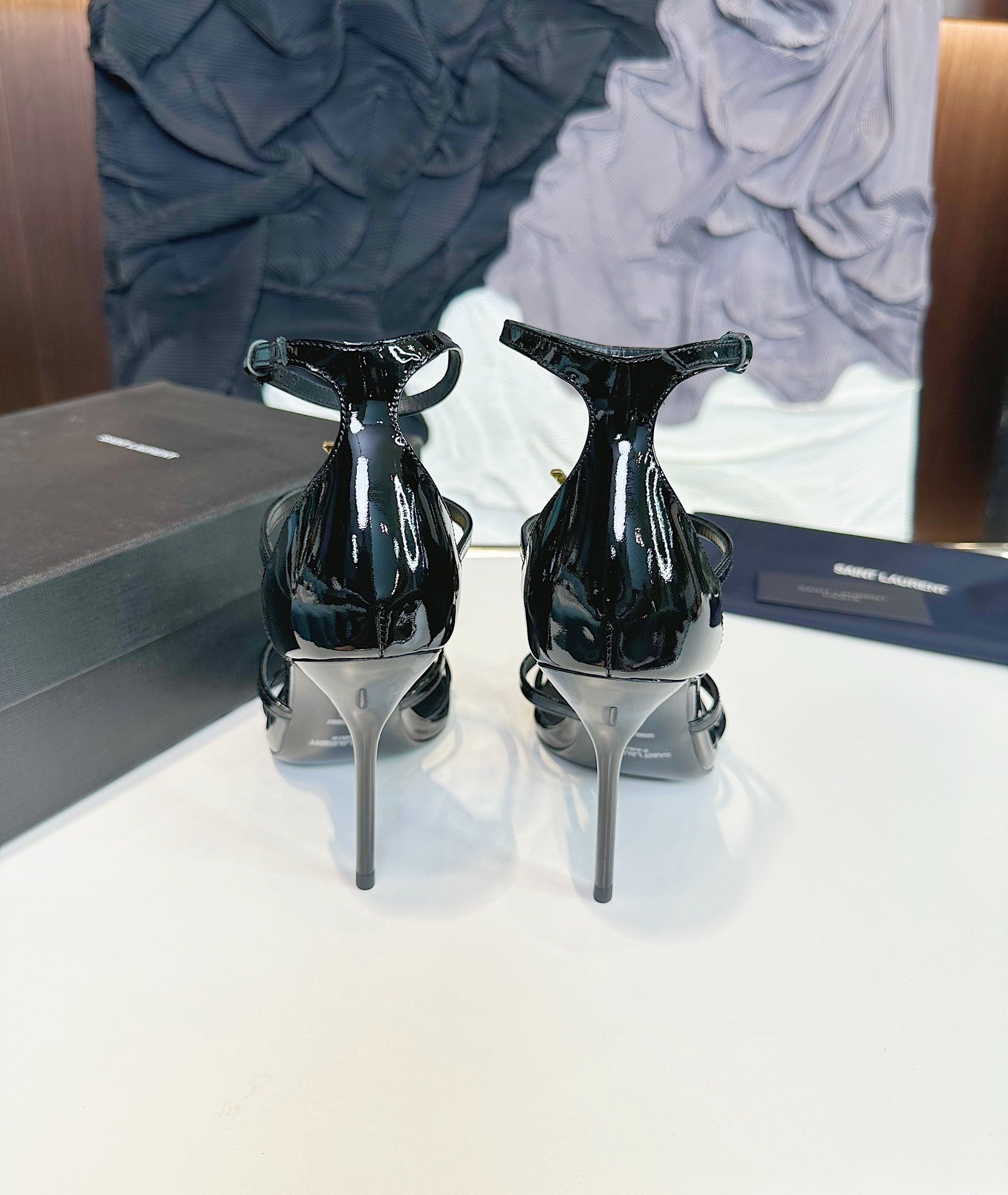 PATENT LEATHER ANKLE-STRAP LOGO HEEL SANDALS