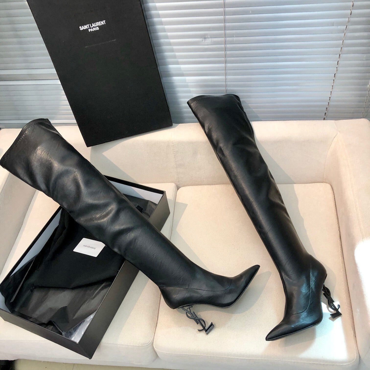 OVERKNEE POINTED HEEL BOOTS