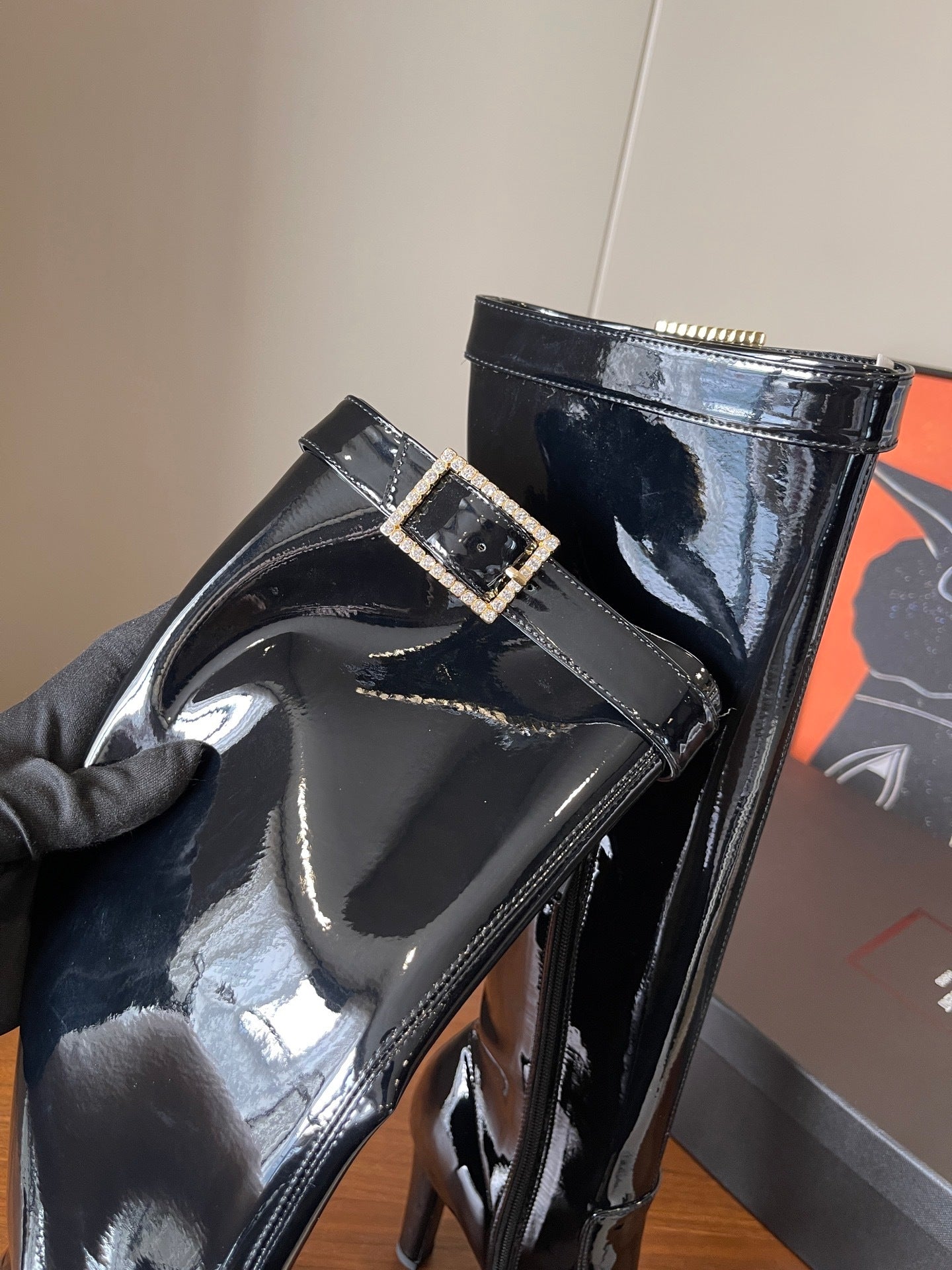 GLOSSY HIGH HEEL KNEE BOOTS