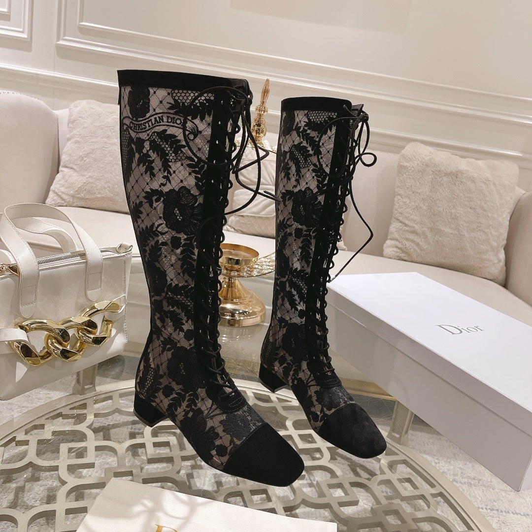 BLACK LACE KNEE-HIGH LACE-UP BOOTS WITH BLOCK HEEL