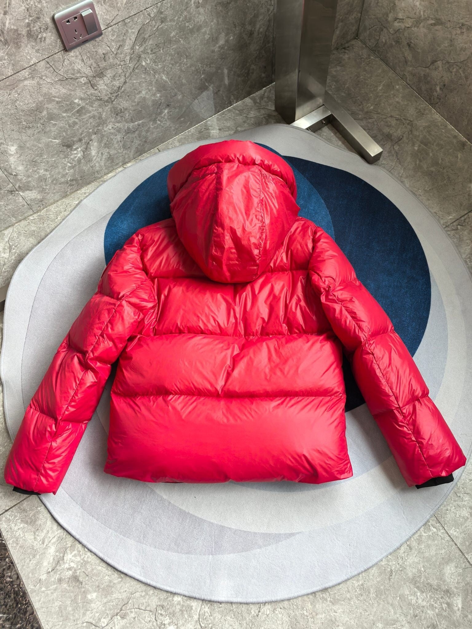 SHINY HOODED PUFFER JACKET