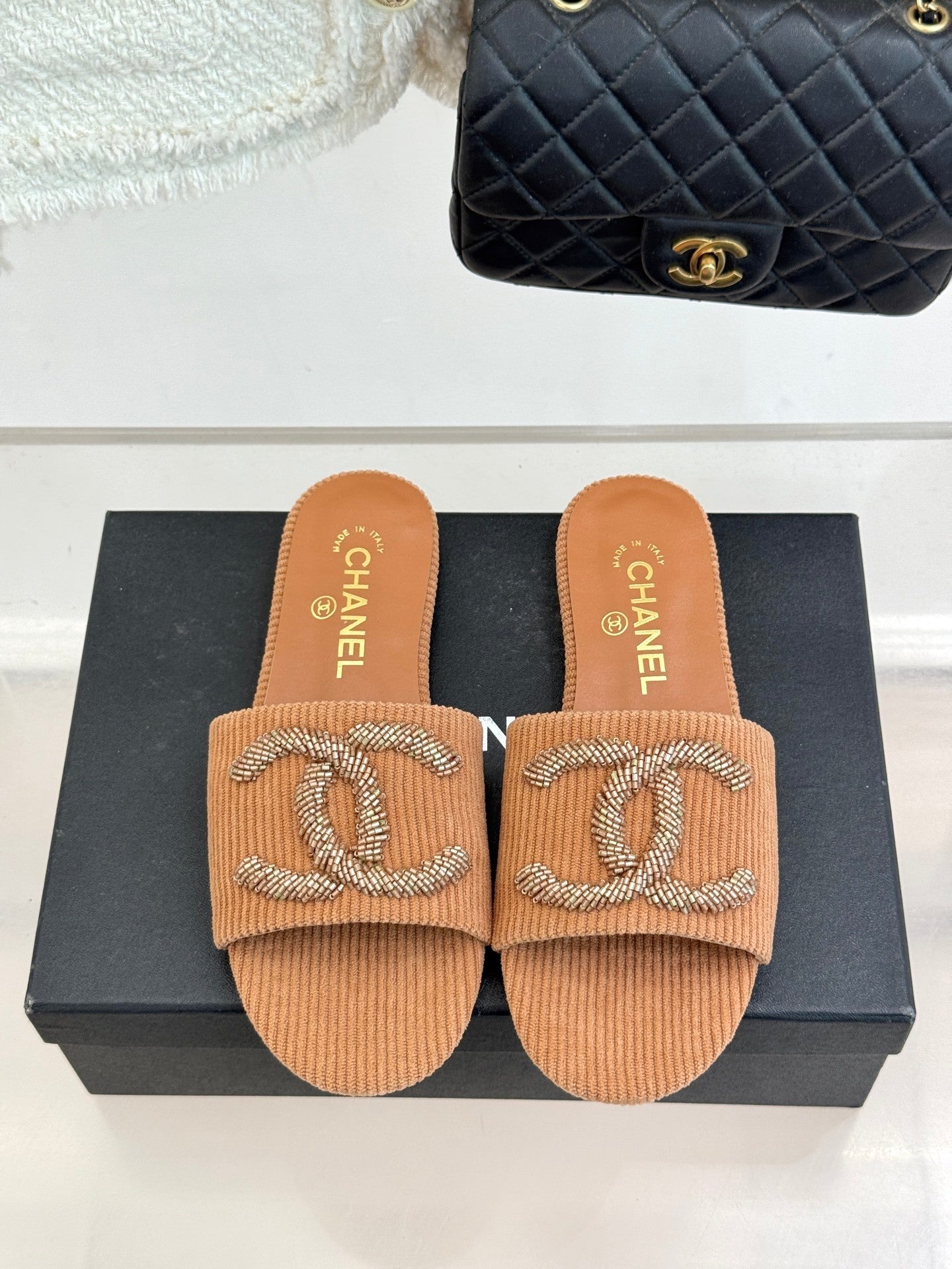 BEIGE TEXTURED SLIDE SANDALS