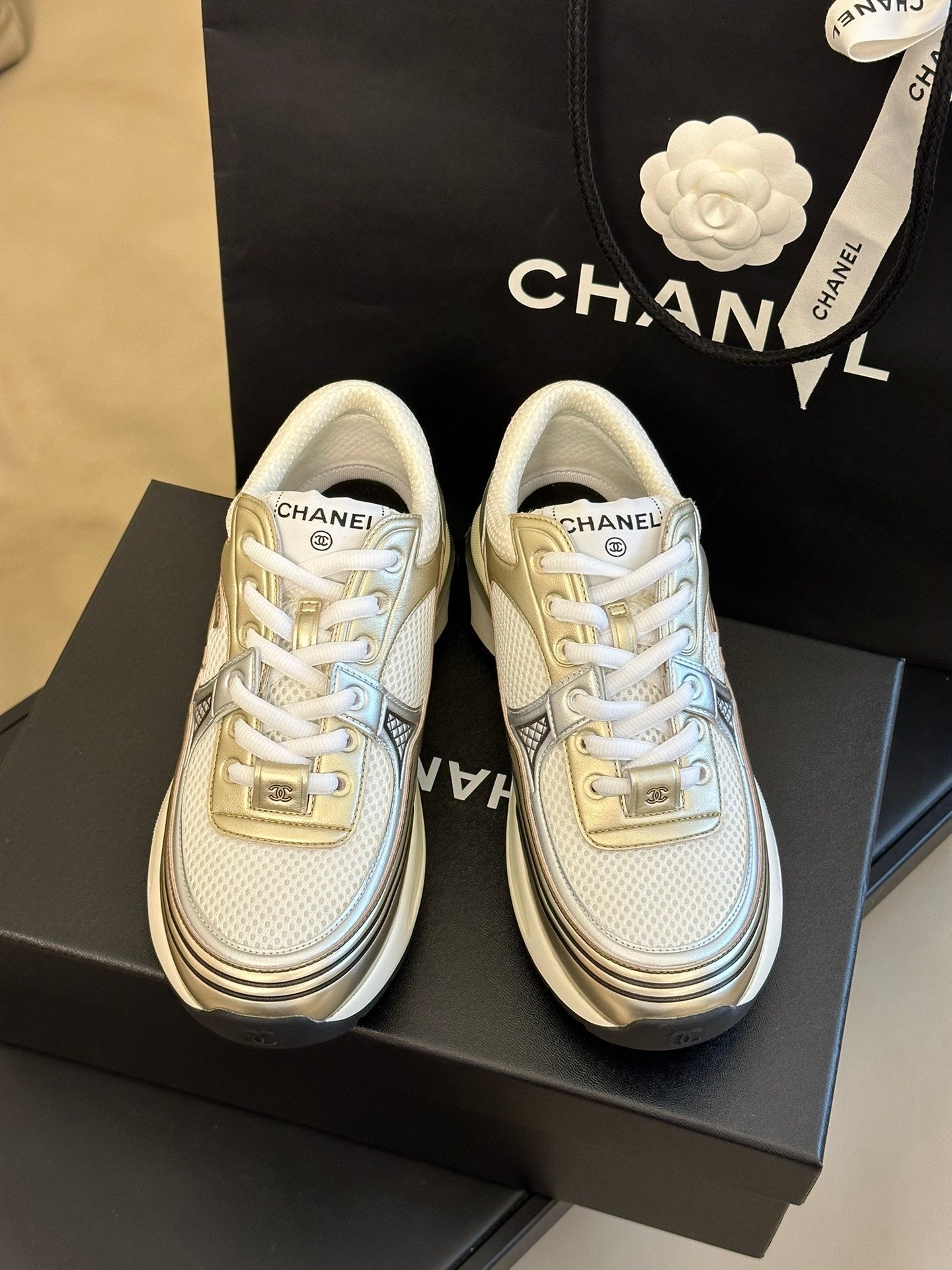 METALLIC PANEL CHUNKY RUNNER SNEAKERS