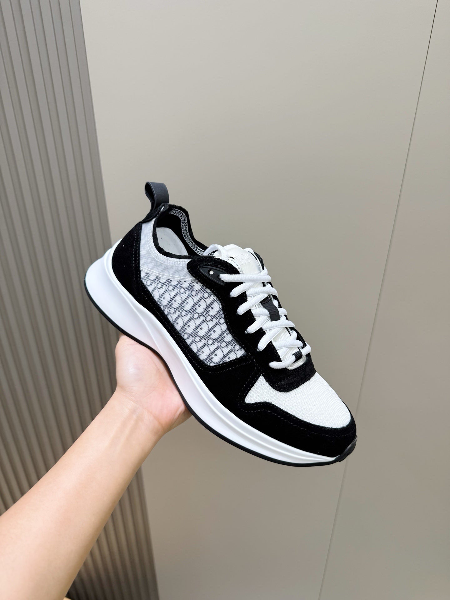 BLACK & WHITE SPORT MESH SNEAKERS