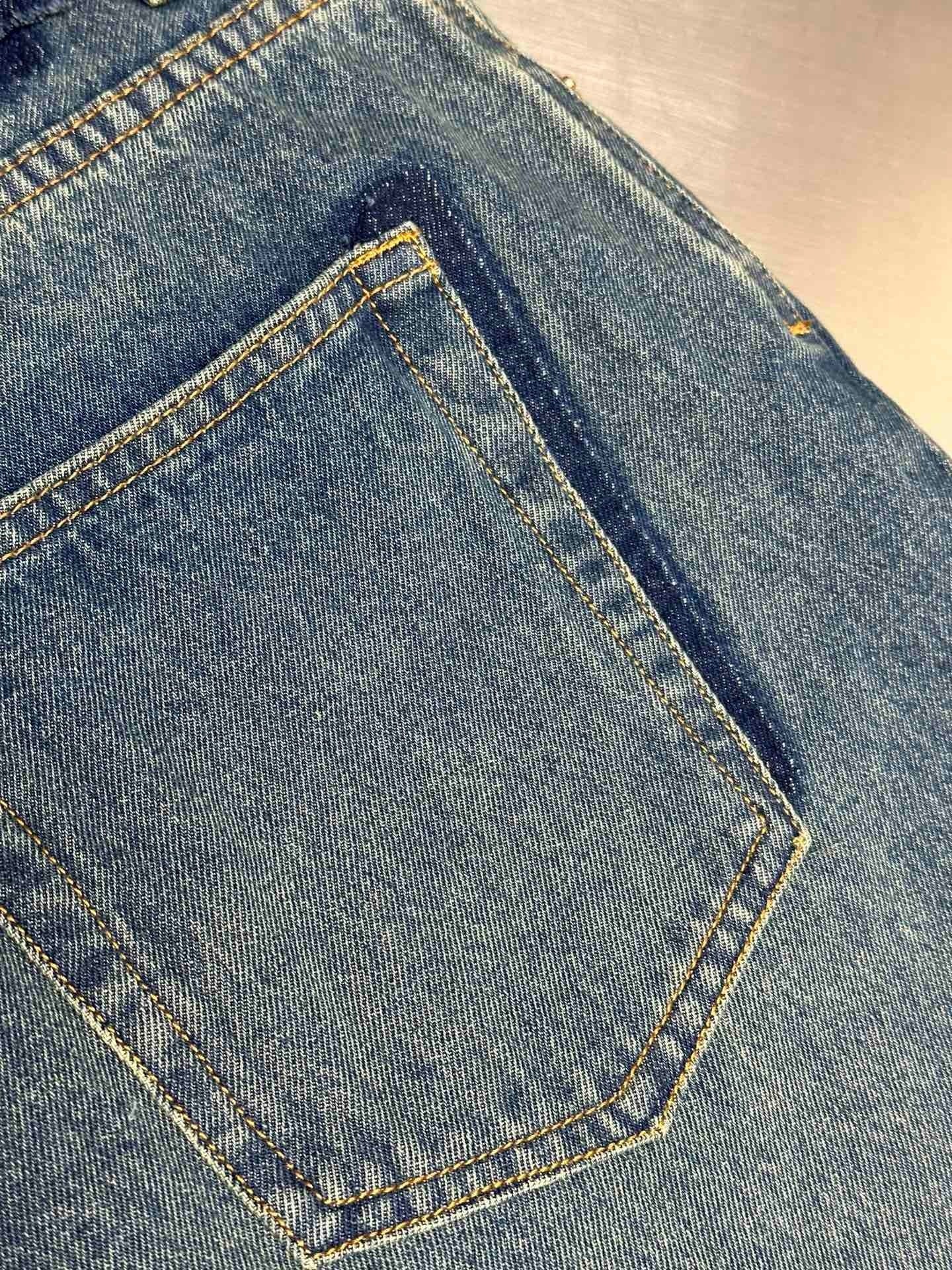 HIGH-WAIST RAW EDGE DENIM SHORTS