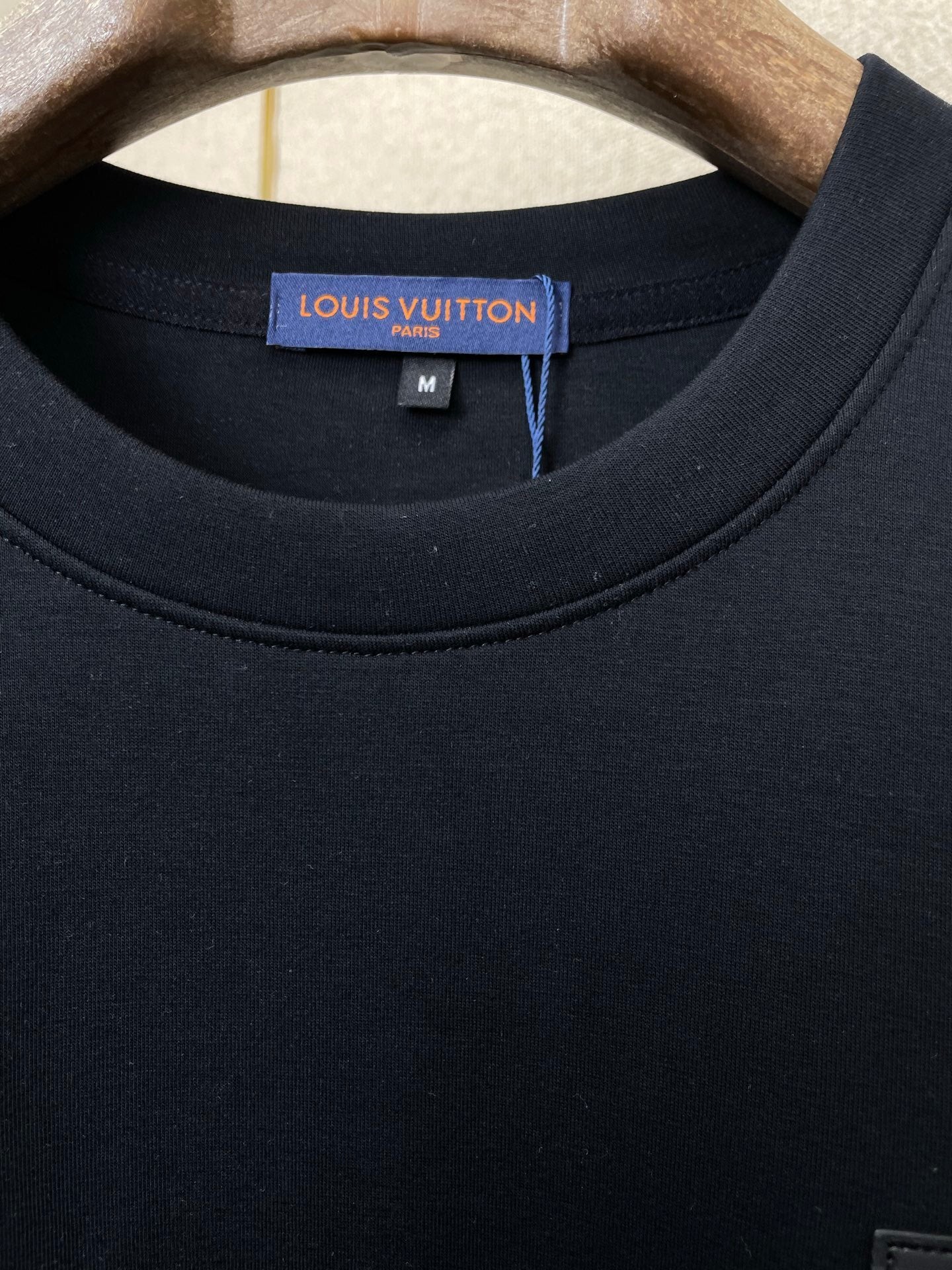 MINIMAL CREWNECK SWEATSHIRT WITH CONTRAST STITCHING