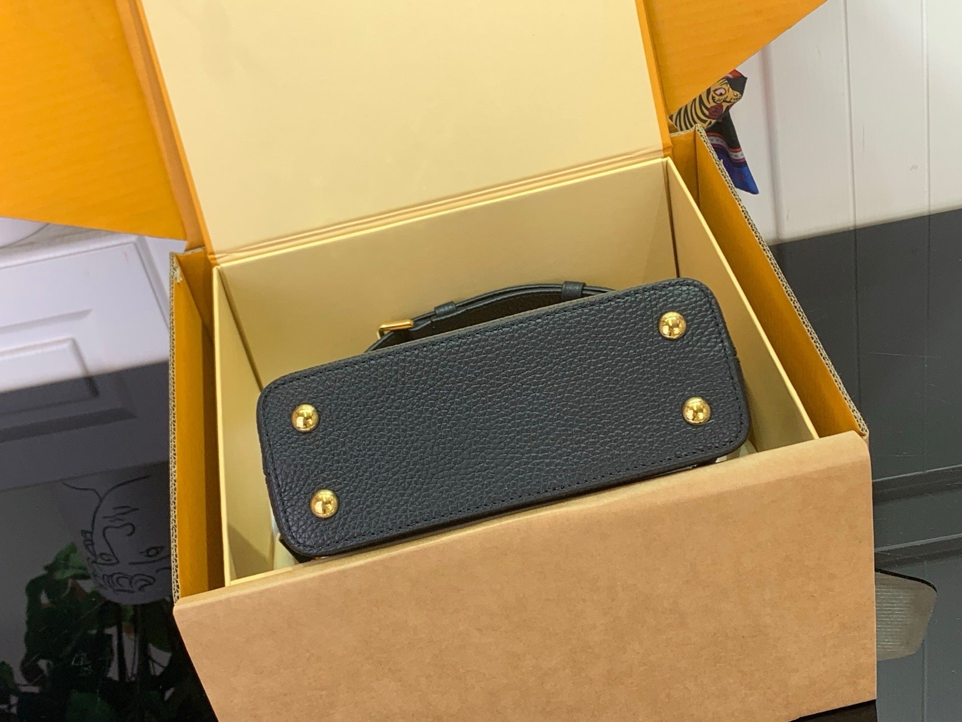 STRUCTURED TOP HANDLE BAG WITH GOLD LOGO